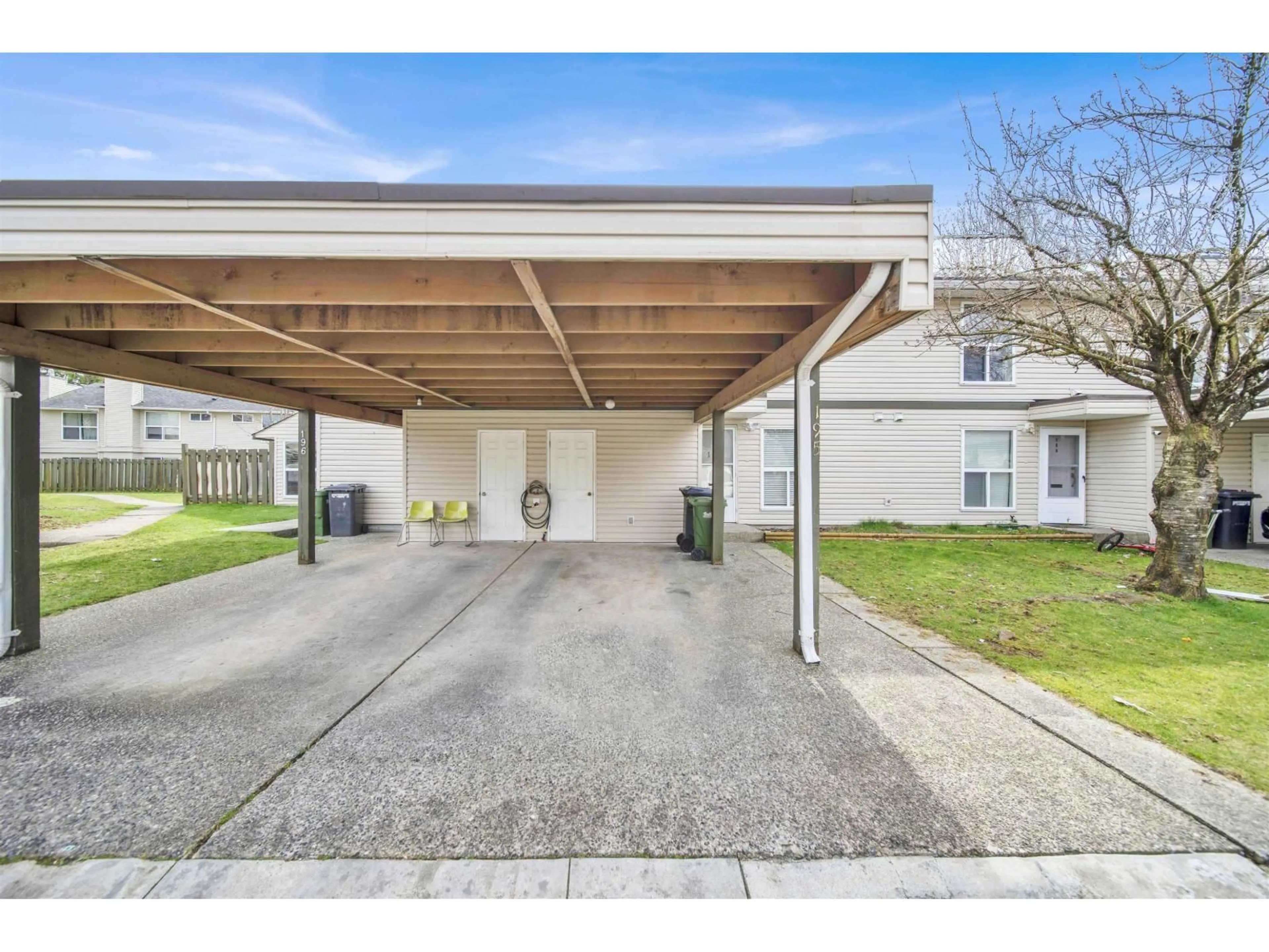 Indoor garage for 195 - 32550 MACLURE ROAD, Abbotsford British Columbia V2T4N3