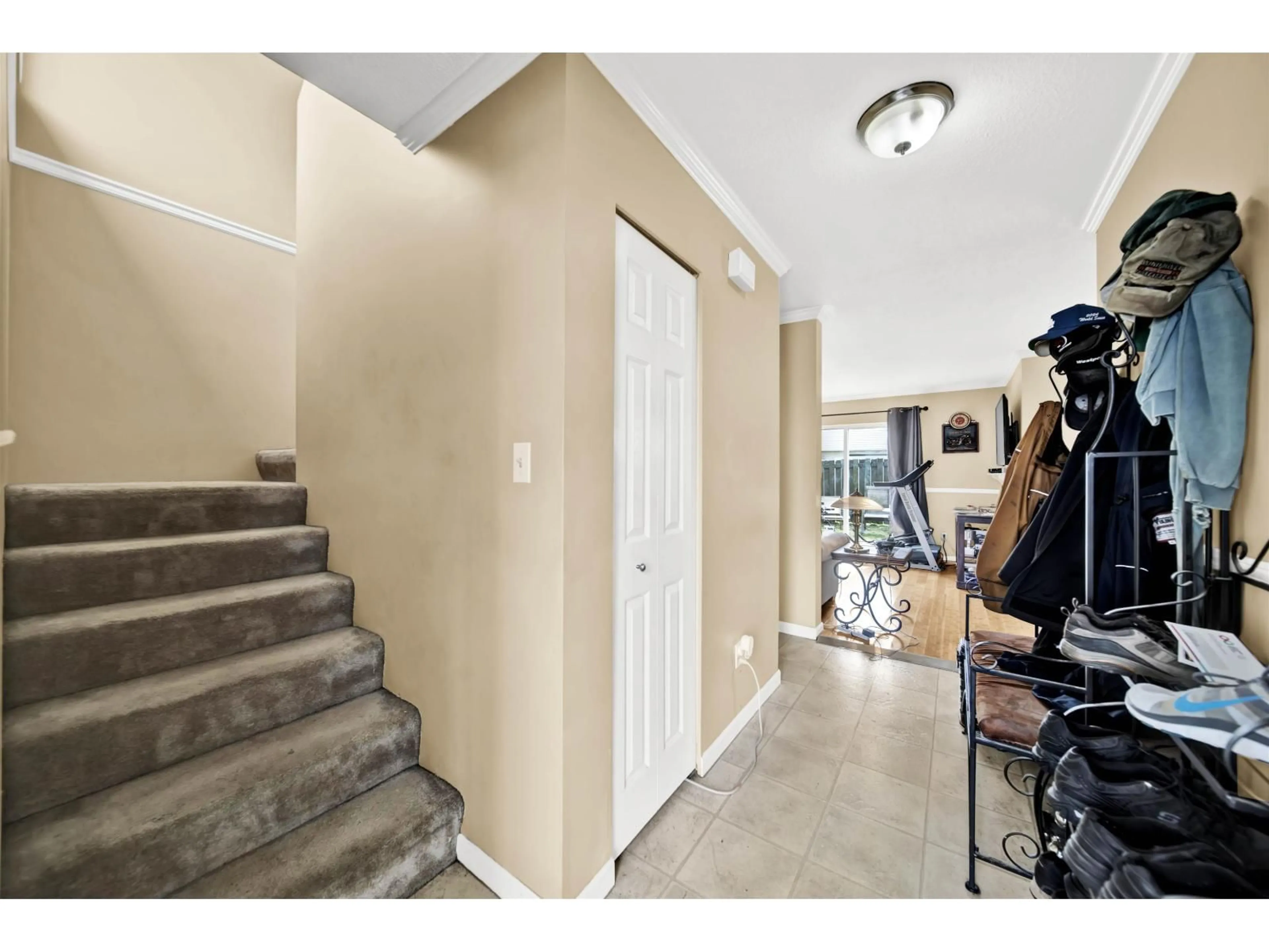 Indoor entryway for 195 - 32550 MACLURE ROAD, Abbotsford British Columbia V2T4N3