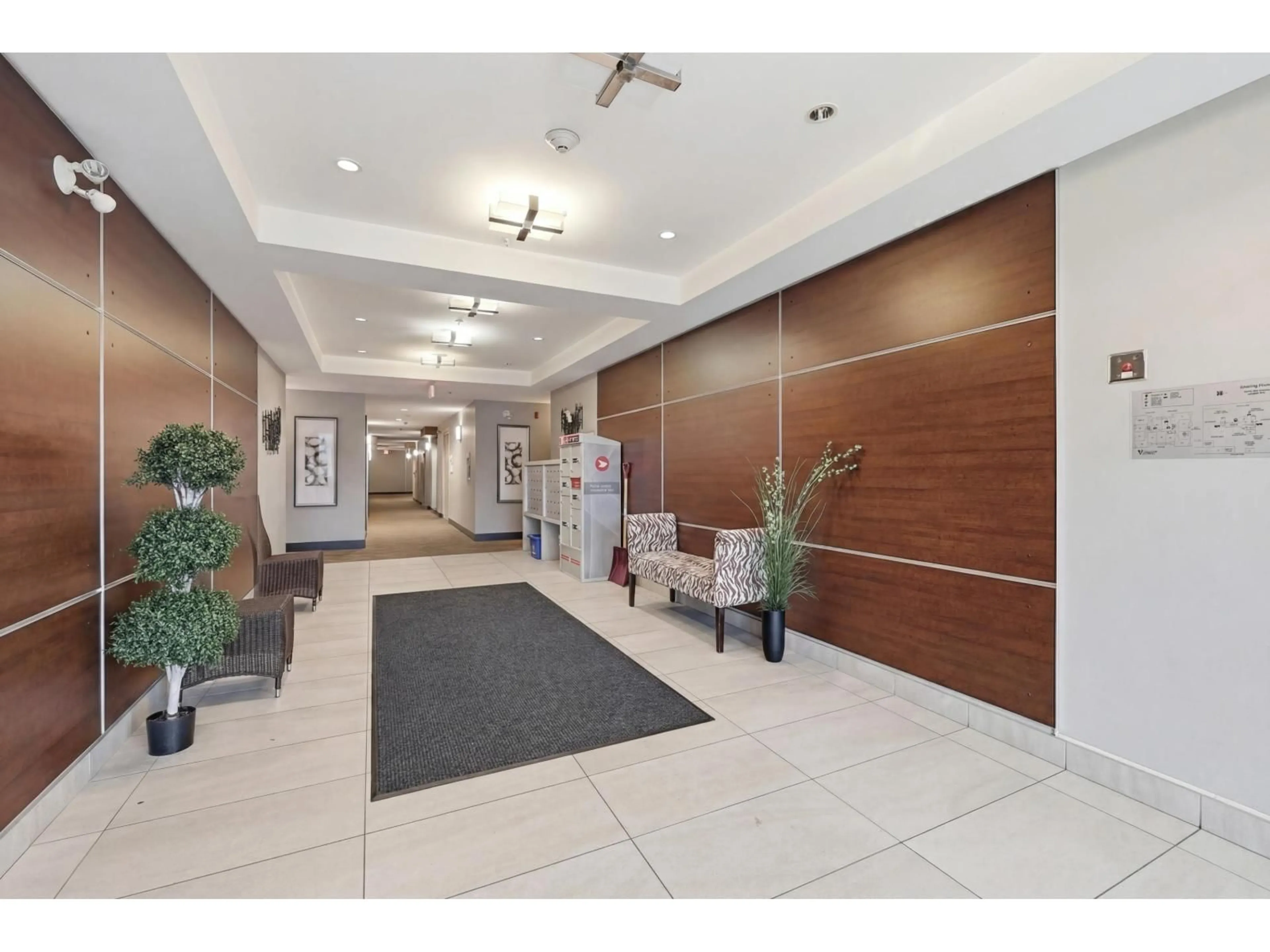 Indoor foyer for 309 - 19936 56 AVENUE, Langley British Columbia V3A0E1