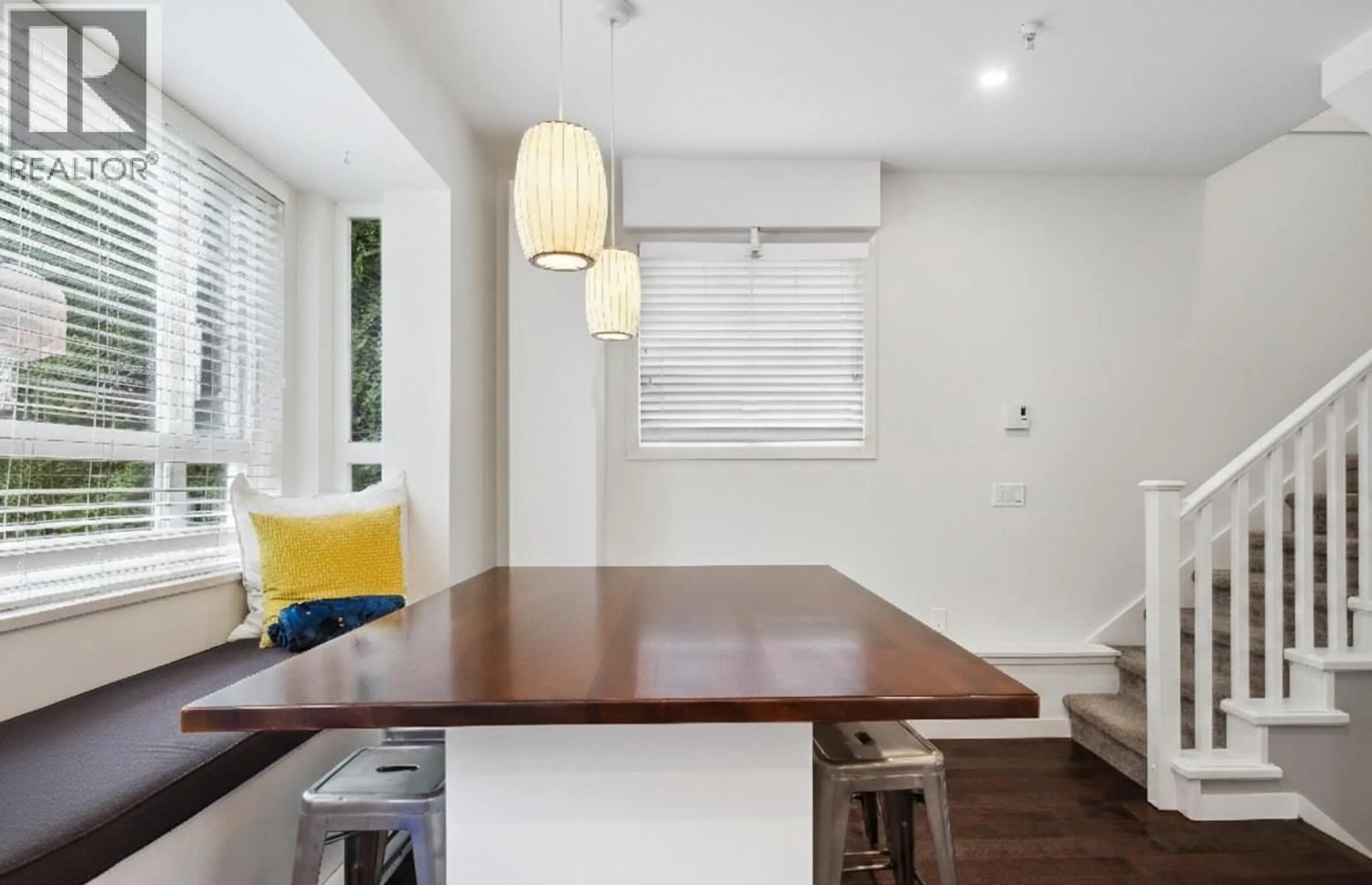 Open concept kitchen, wood/laminate floor for 158 22ND STREET, North Vancouver British Columbia V7M1Z9