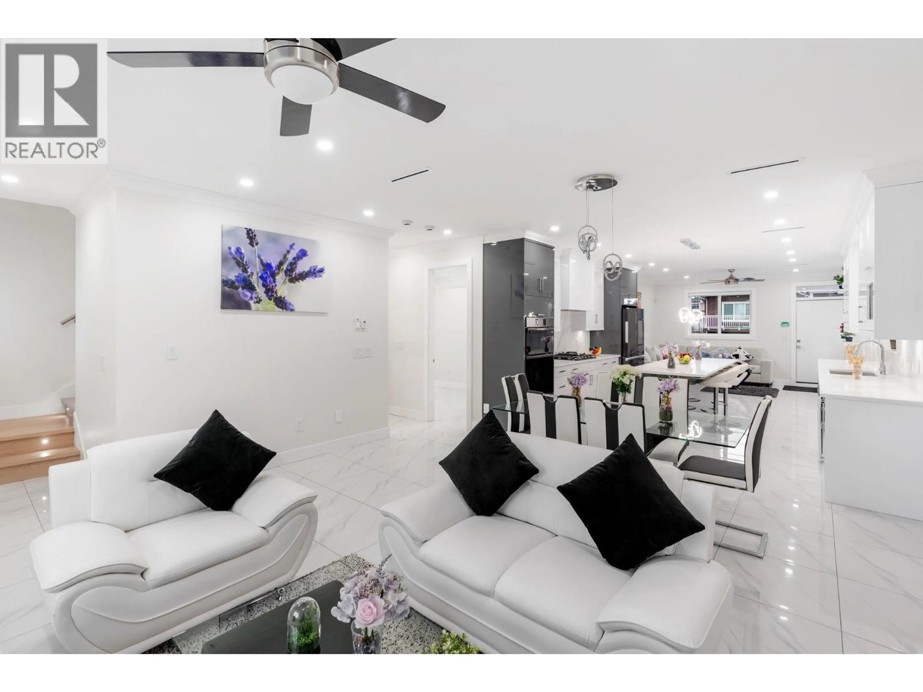 Living room with furniture, unknown for 2 - 8464 15TH AVENUE, Burnaby British Columbia V3N1Y2