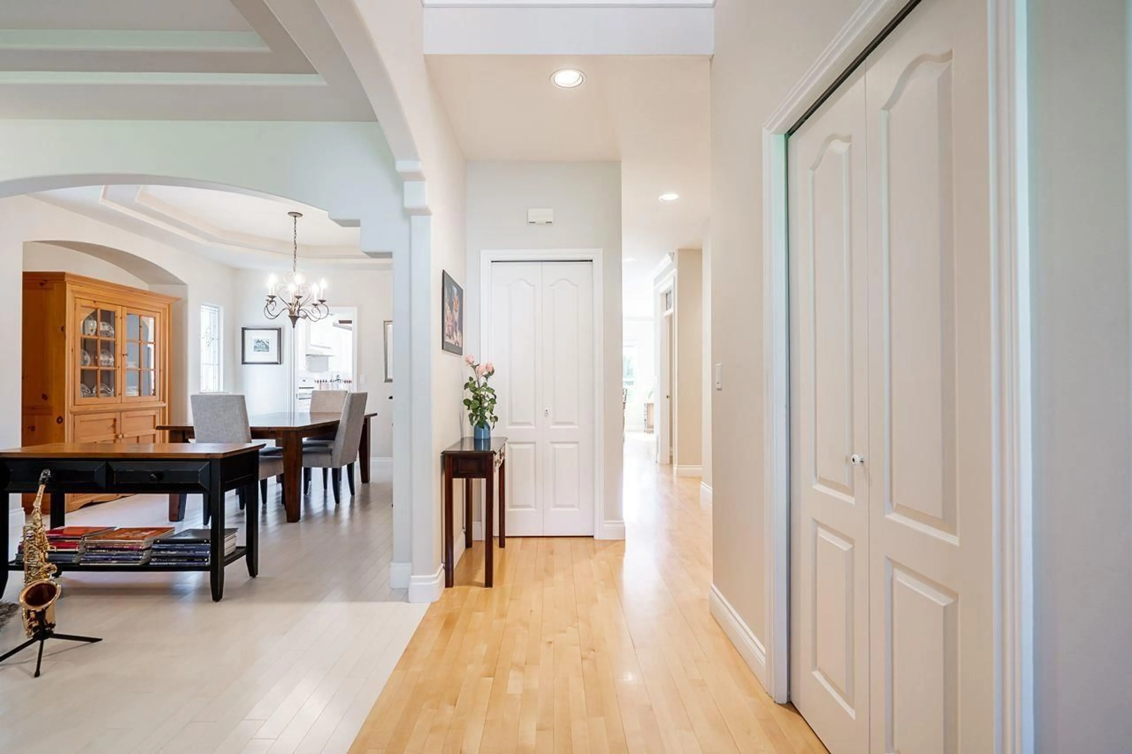 Indoor entryway for 12652 16 AVENUE, Surrey British Columbia V4A1N1