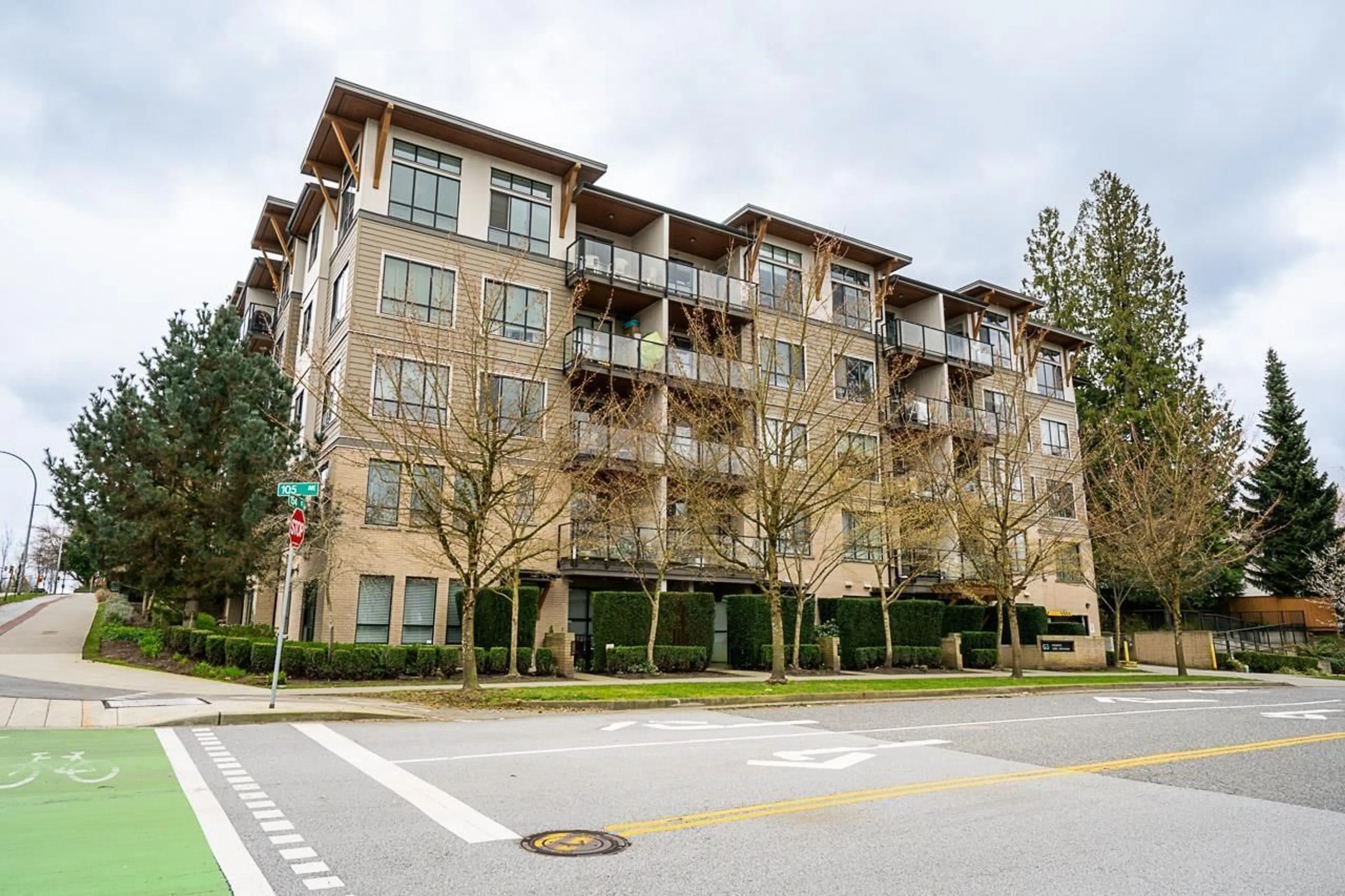 Patio, building for 407 - 15388 105 AVENUE, Surrey British Columbia V3R0C4