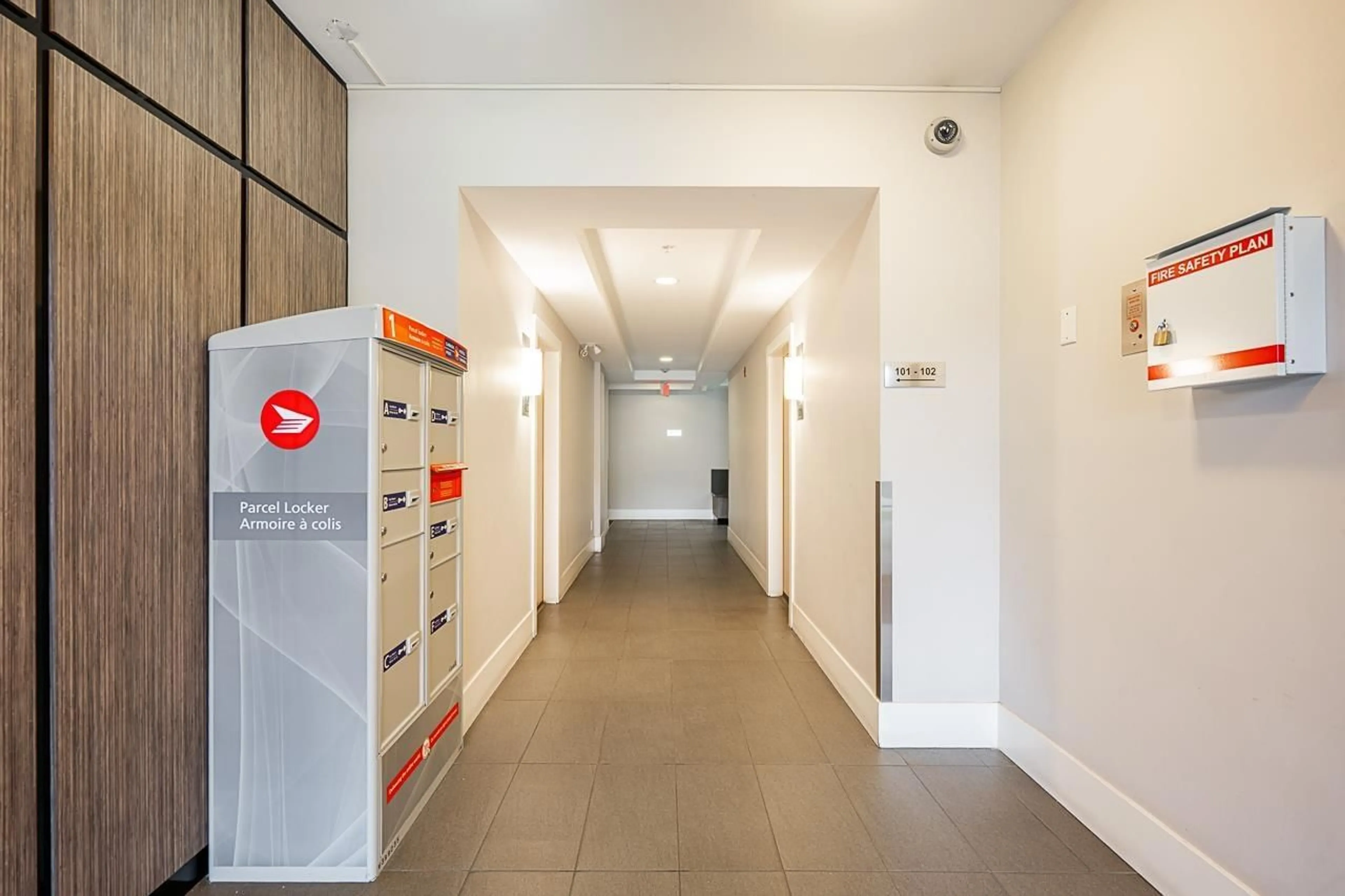 Indoor foyer for 407 - 15388 105 AVENUE, Surrey British Columbia V3R0C4