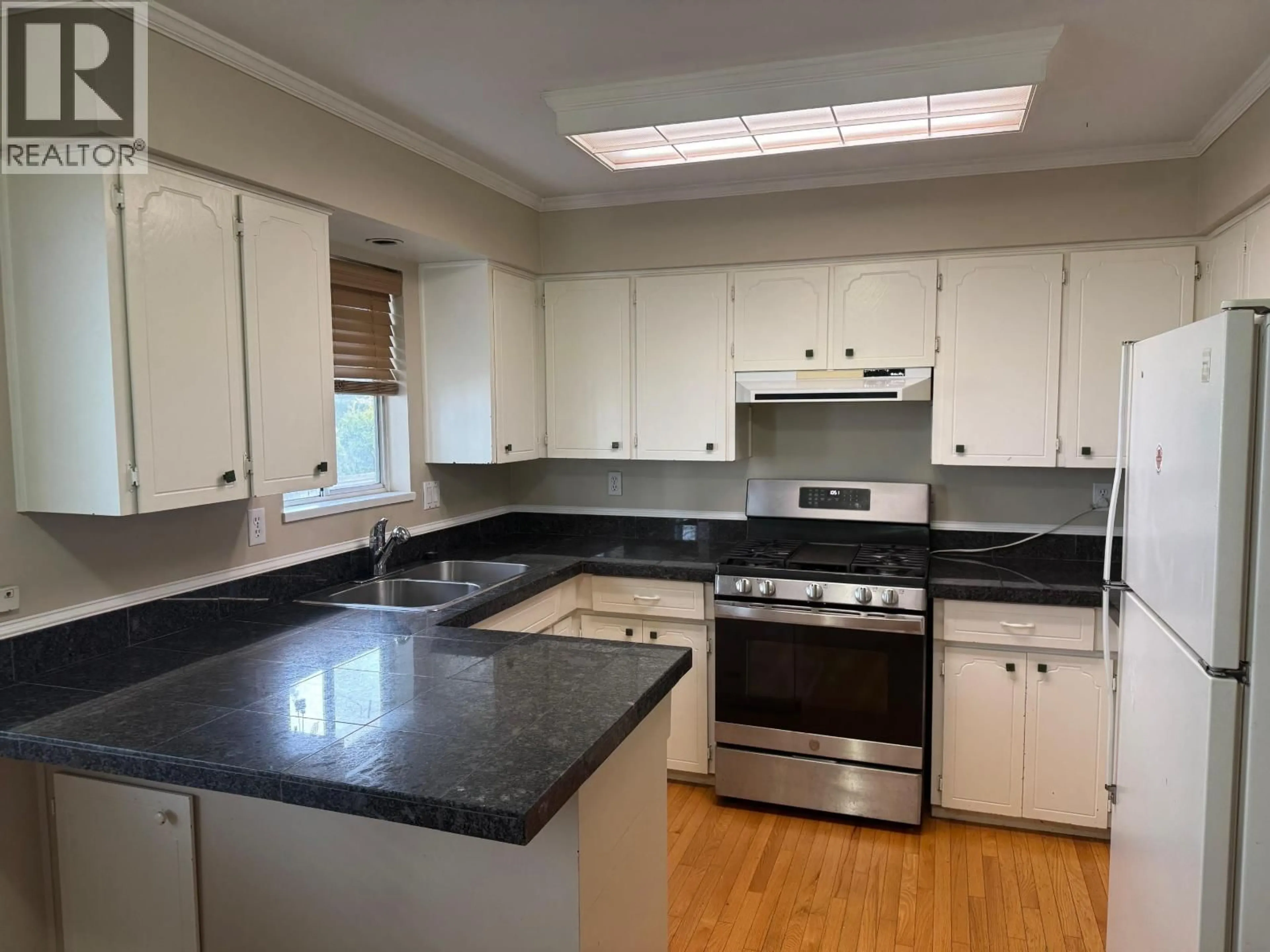 Standard kitchen, unknown for 3491 BROADWAY STREET, Richmond British Columbia V7E2X6