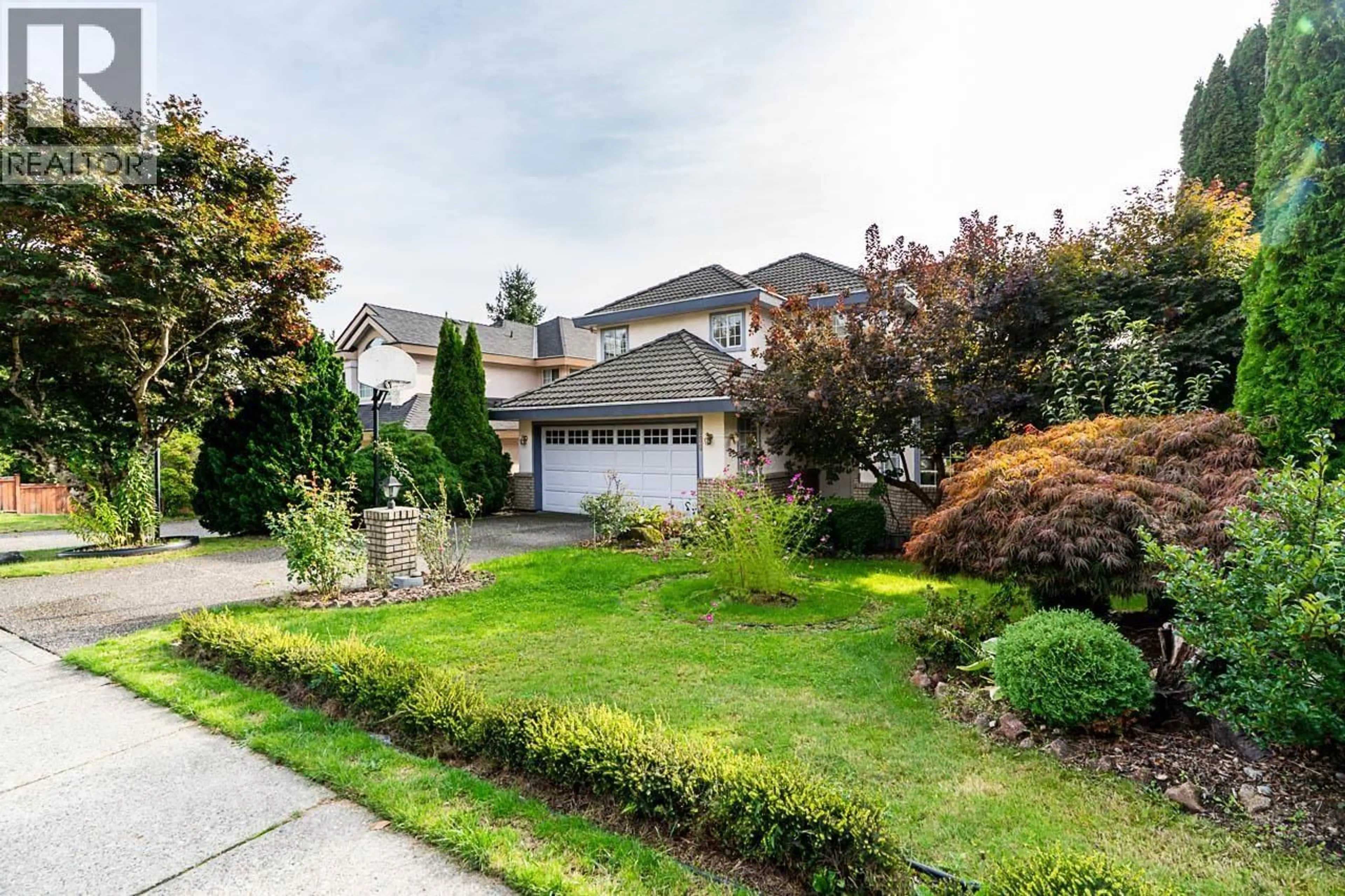 A pic from outside/outdoor area/front of a property/back of a property/a pic from drone, street for 2980 CLIFFROSE CRESCENT, Coquitlam British Columbia V3E2T2