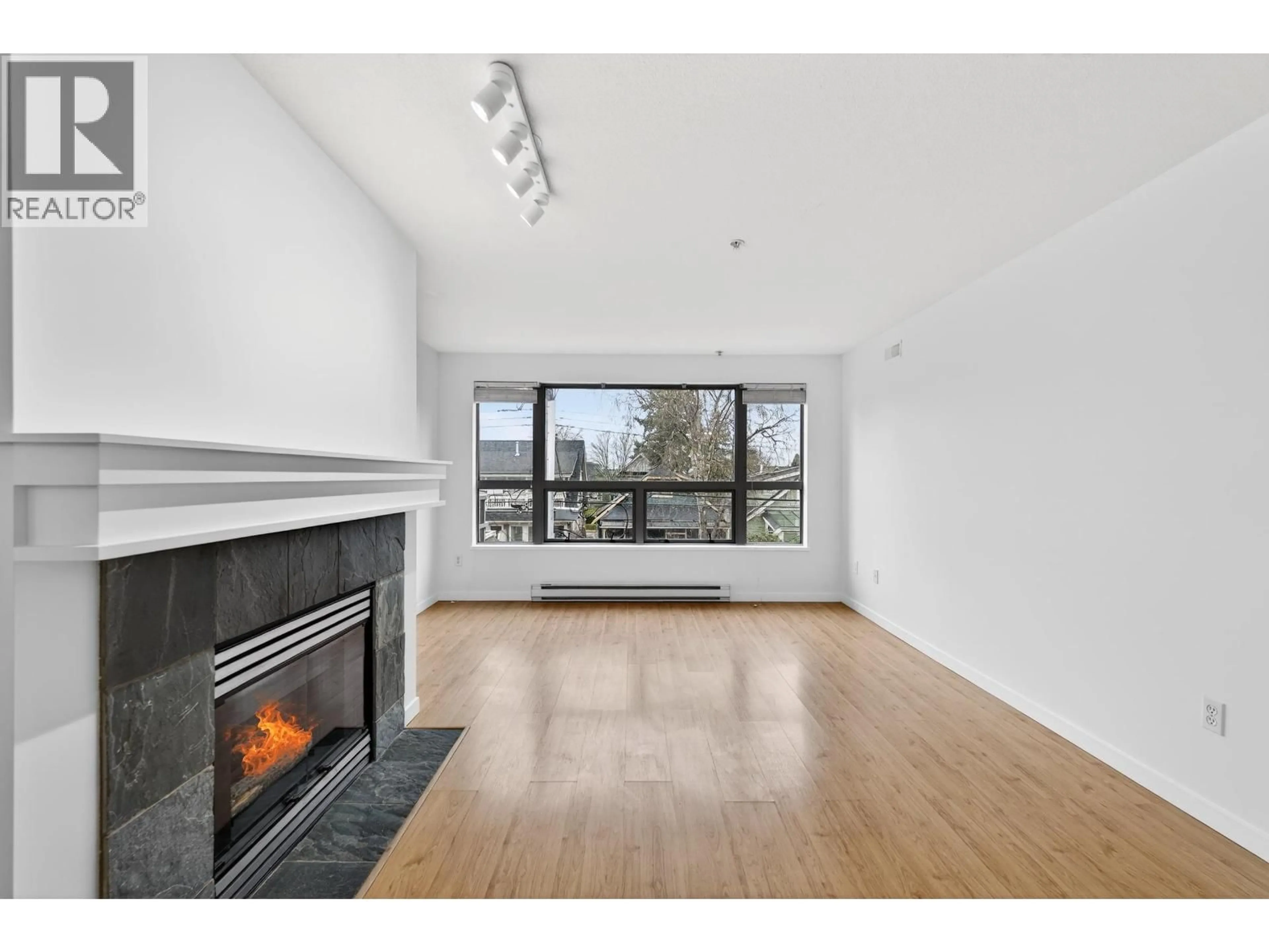 Unknown for 307 - 3161 4TH AVENUE, Vancouver British Columbia V6K1R6