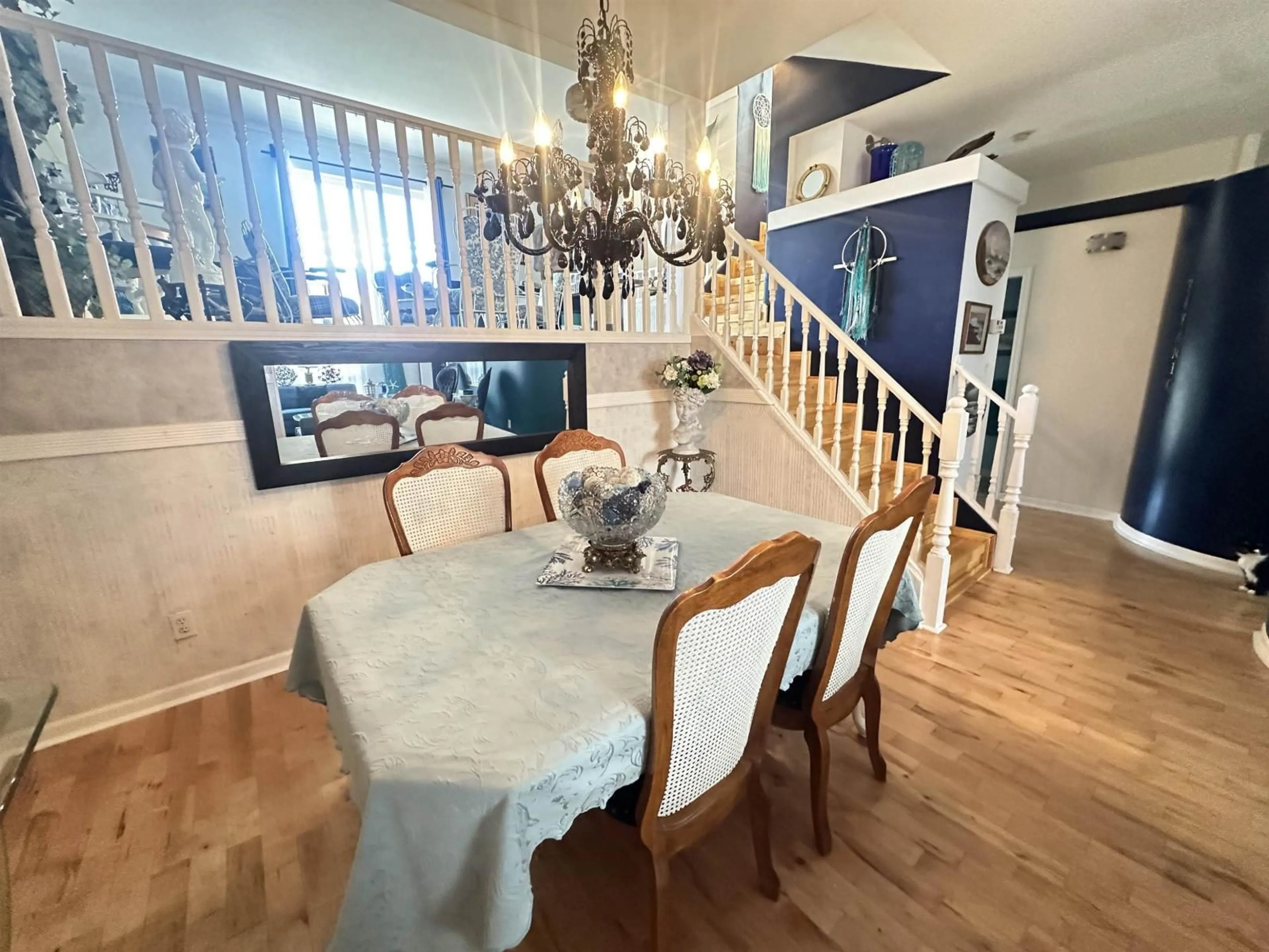 Dining room, wood/laminate floor for 6 - 7450 HURON STREET, Chilliwack British Columbia V2R5K8