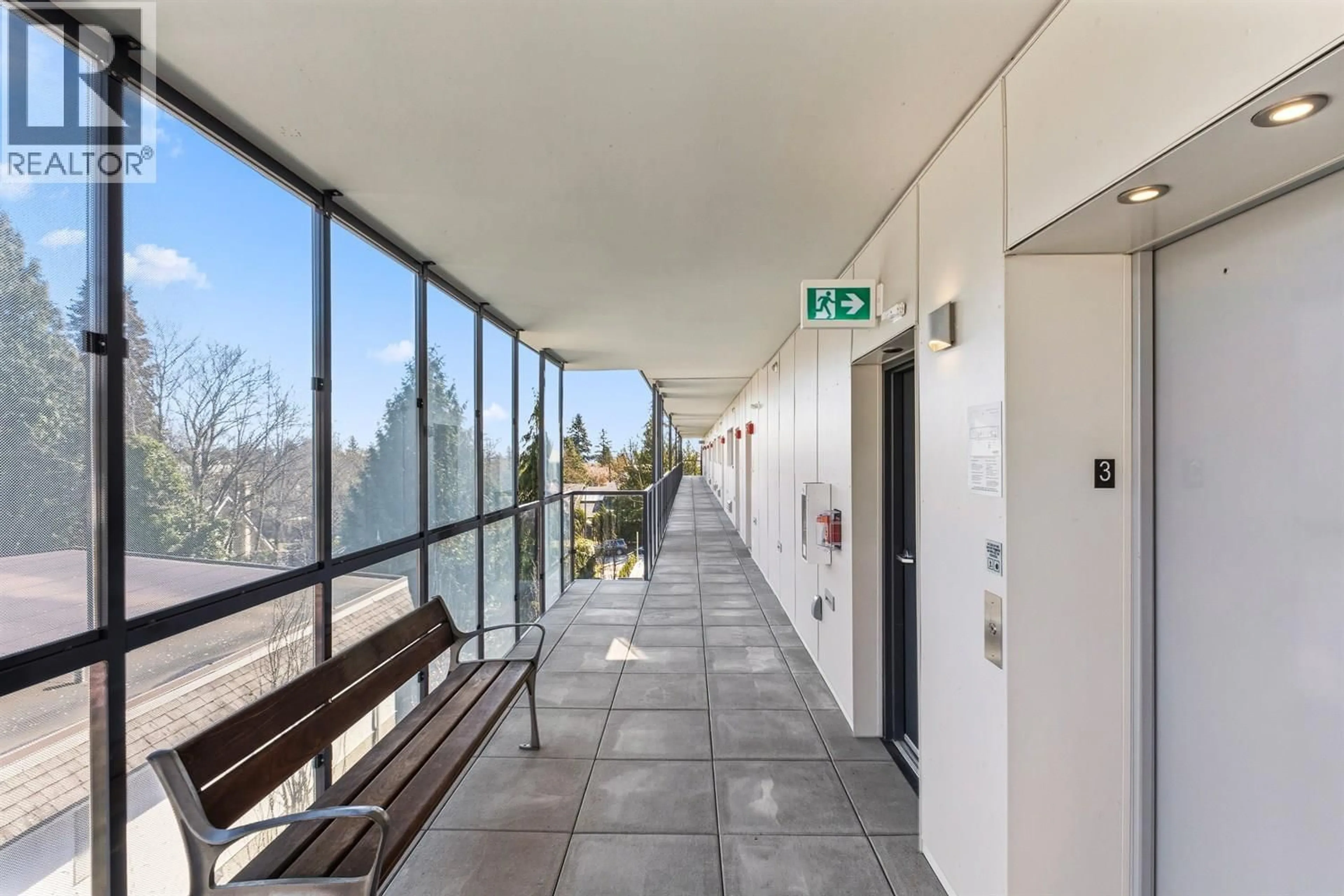 Indoor foyer for 308 - 3590 39TH AVENUE, Vancouver British Columbia V6N3A5