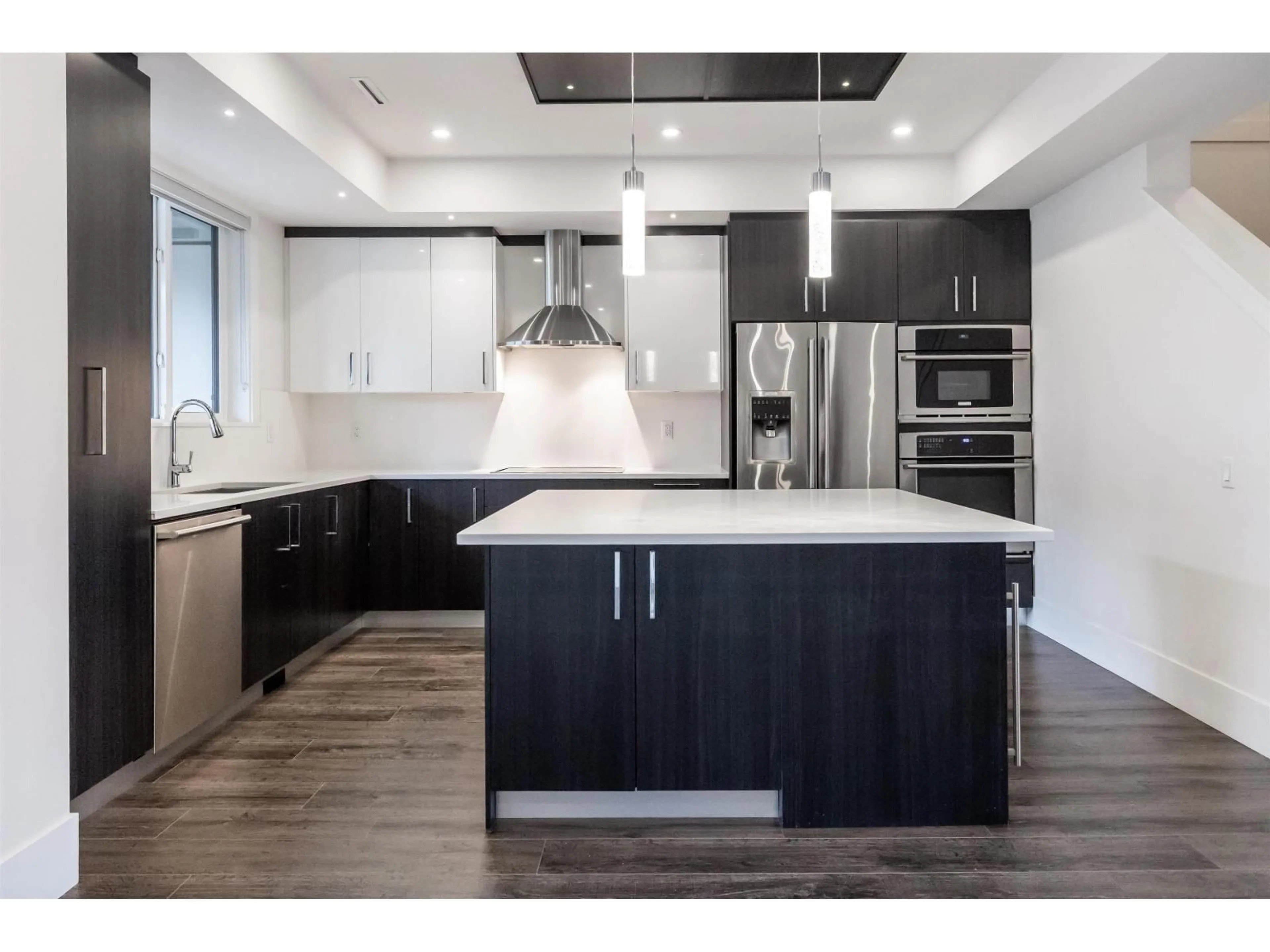 Contemporary kitchen, wood/laminate floor for 32 - 15177 60 AVENUE, Surrey British Columbia V3S7B3