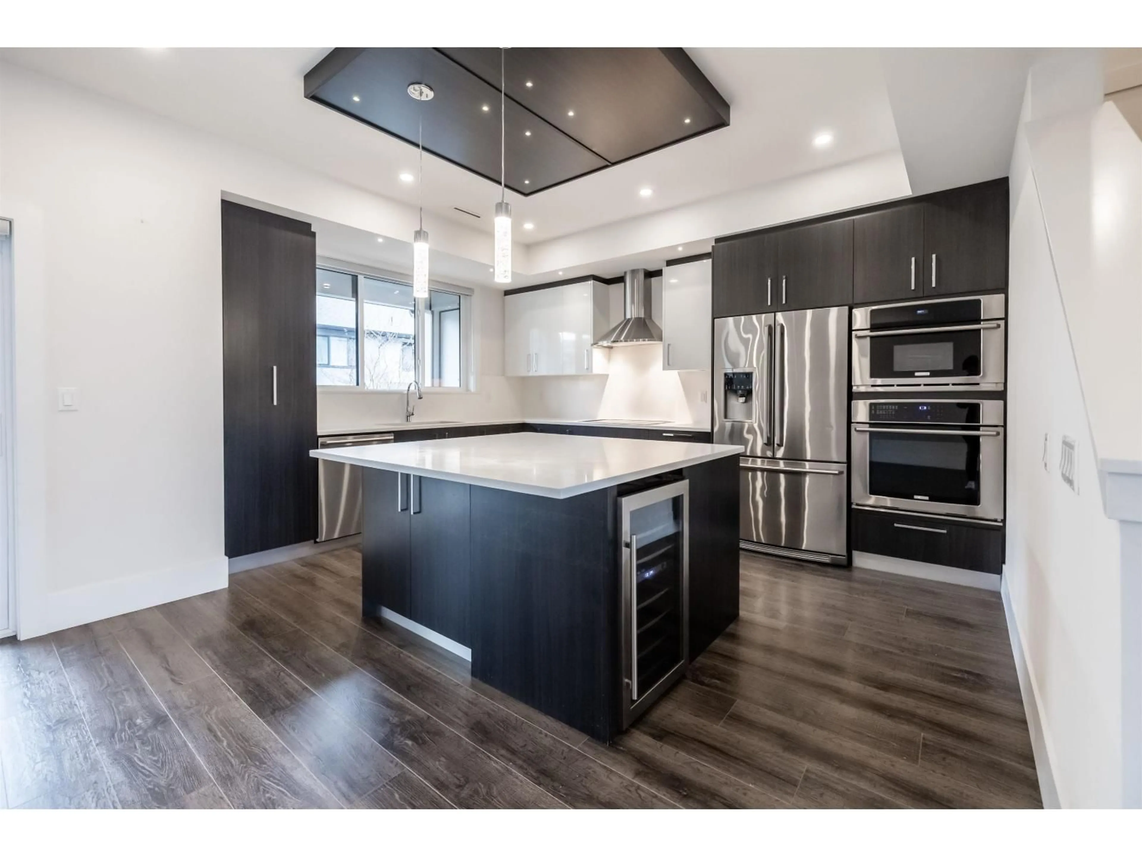 Open concept kitchen, wood/laminate floor for 32 - 15177 60 AVENUE, Surrey British Columbia V3S7B3