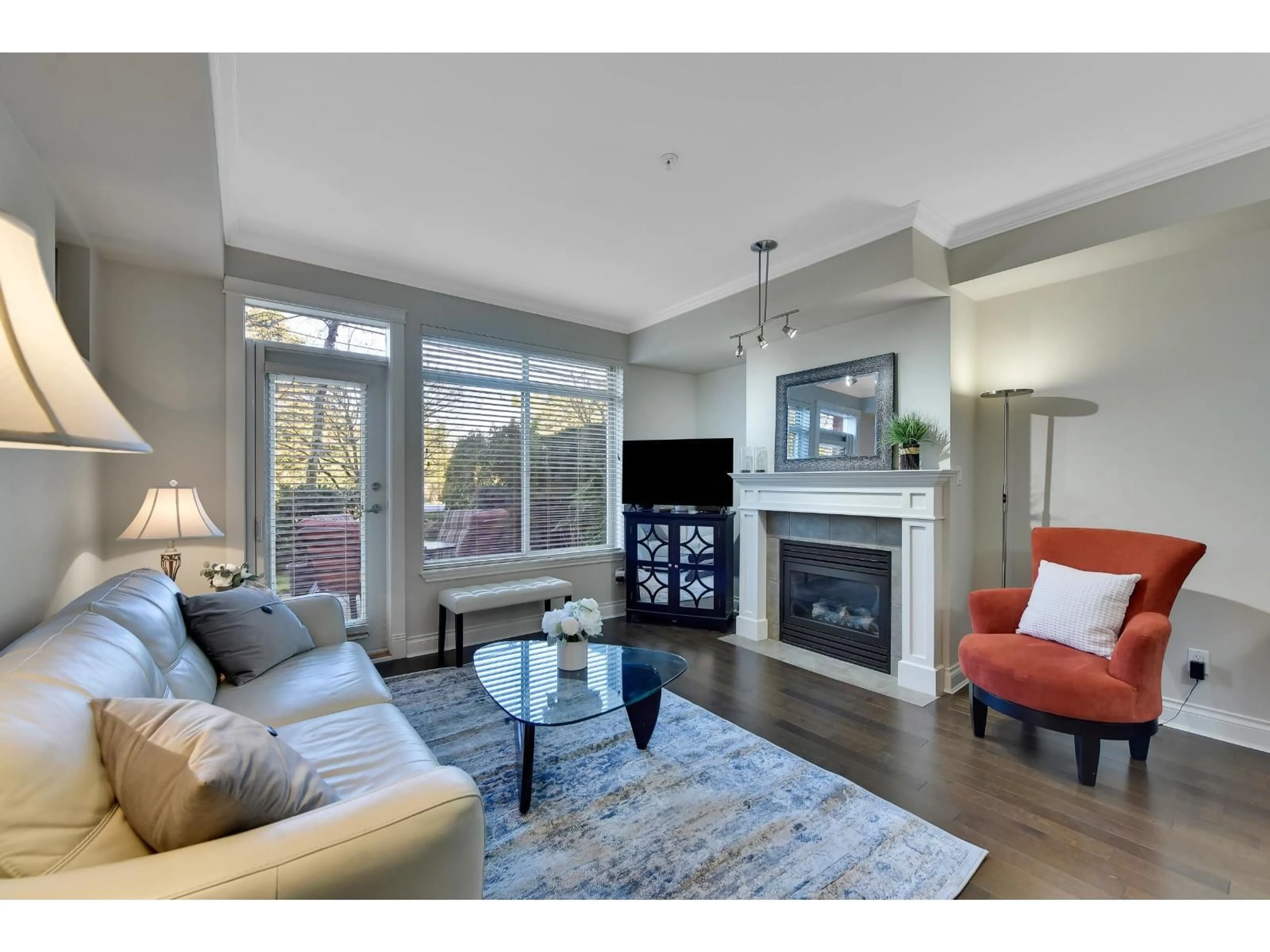 Living room with furniture, wood/laminate floor for 102 - 1787 154 STREET, Surrey British Columbia V4A4S1
