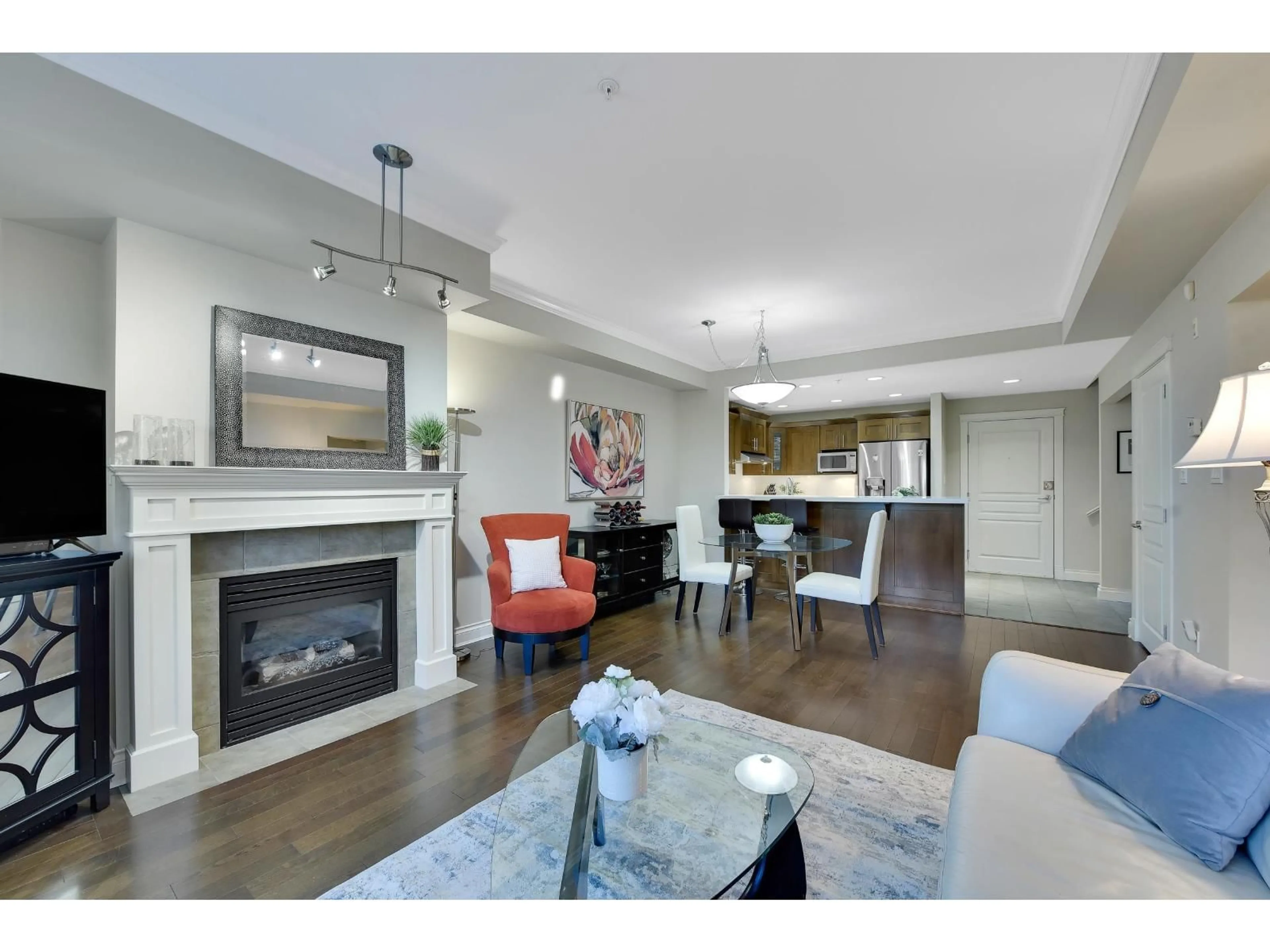 Living room with furniture, wood/laminate floor for 102 - 1787 154 STREET, Surrey British Columbia V4A4S1