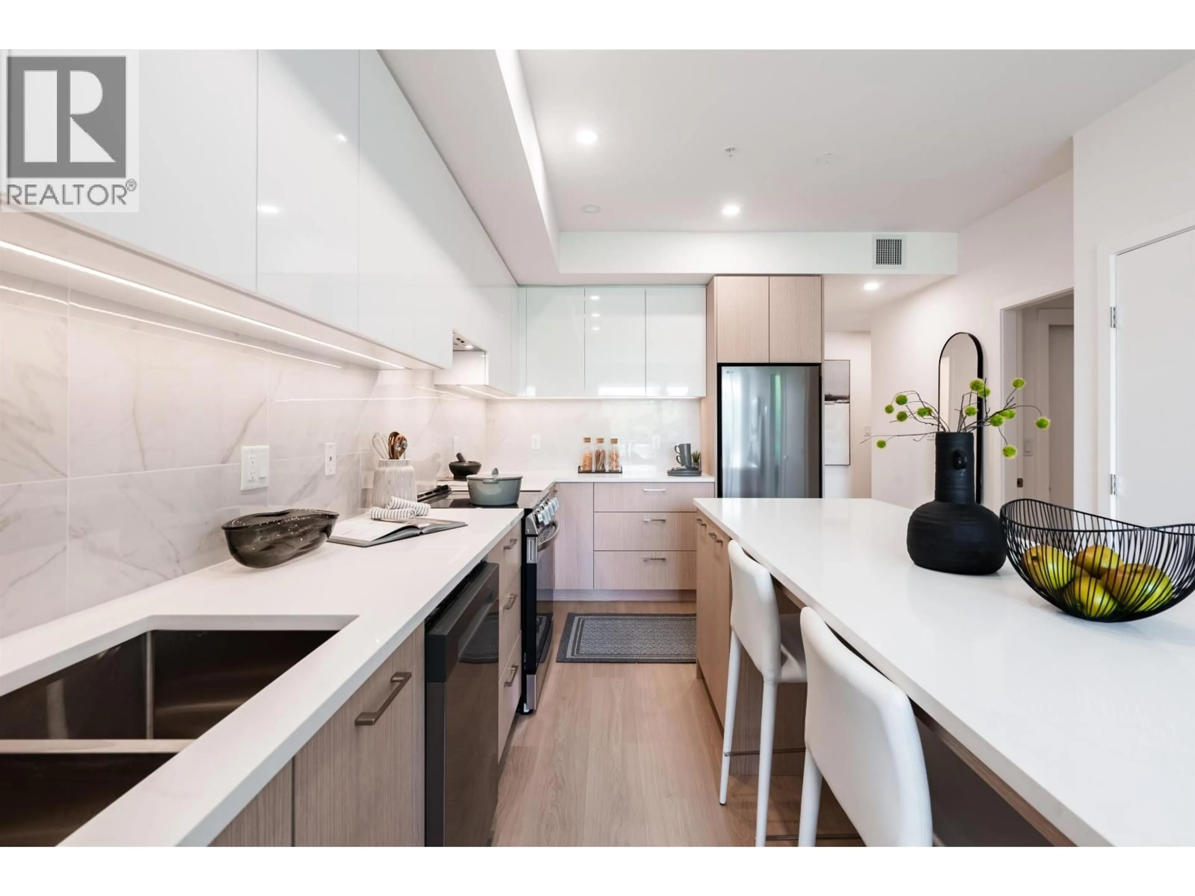 Contemporary kitchen, unknown for 312 - 150 JAMES ROAD, Port Moody British Columbia V3H0N7