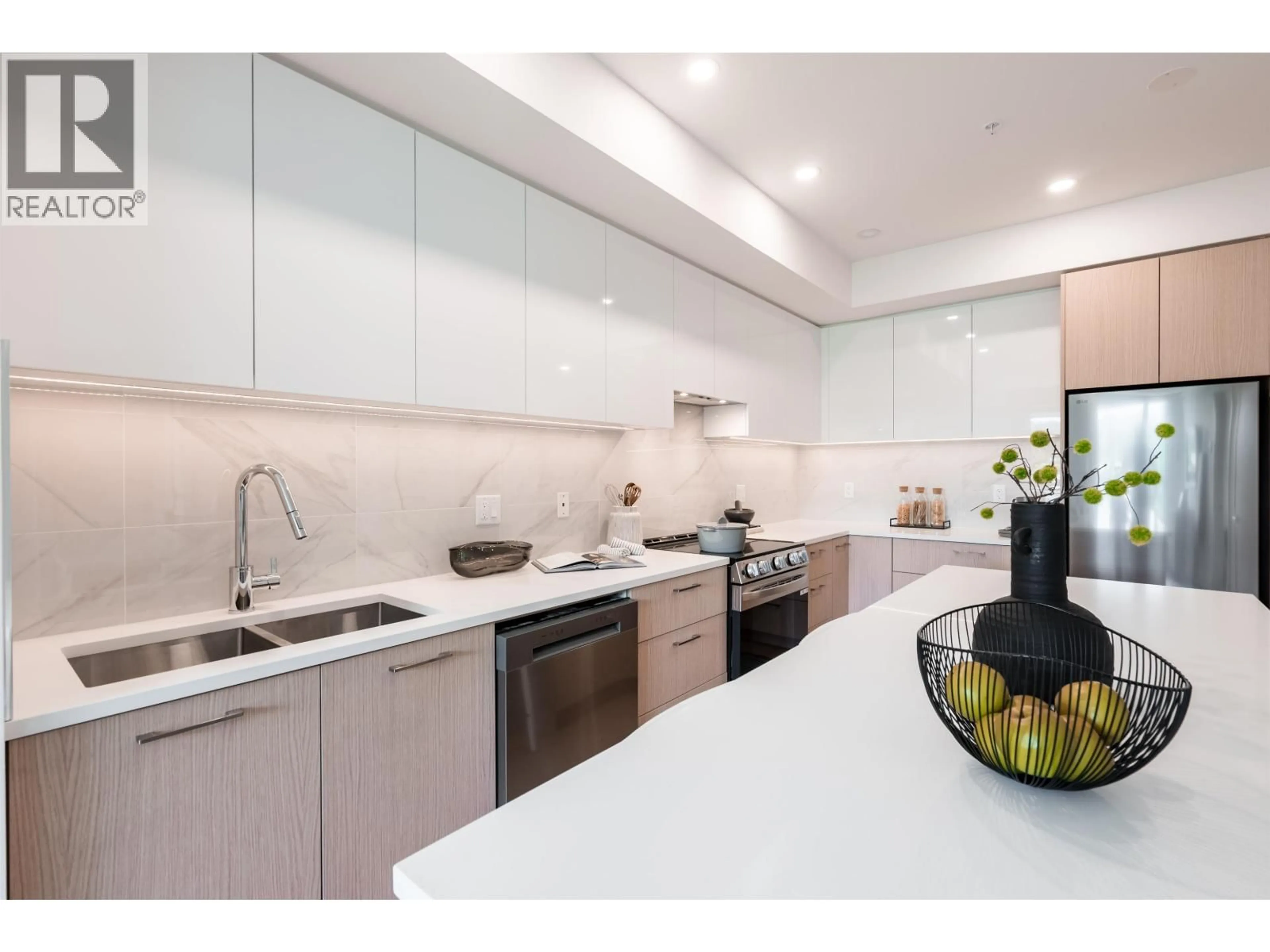 Contemporary kitchen, ceramic/tile floor for 312 - 150 JAMES ROAD, Port Moody British Columbia V3H0N7