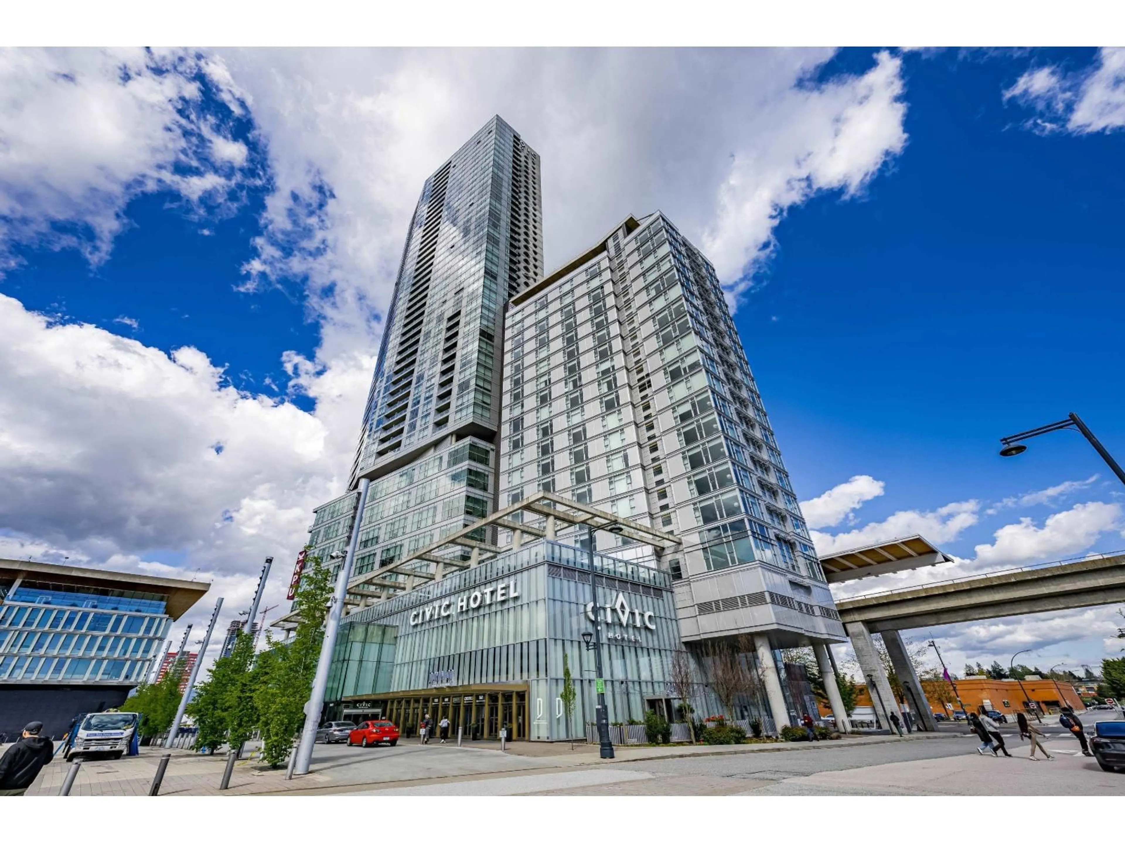 Indoor foyer for 1804 - 13495 CENTRAL AVENUE, Surrey British Columbia V3T0K2