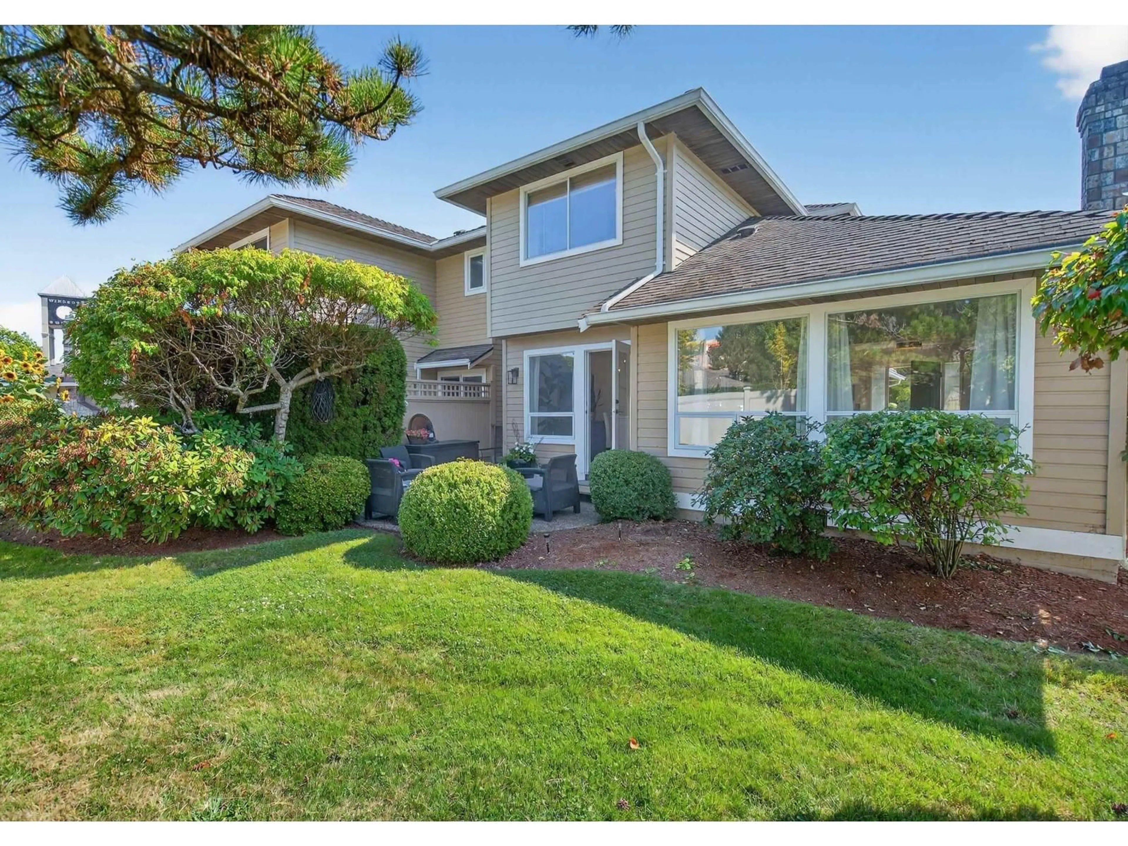 Home with vinyl exterior material, street for 116 - 15121 19 AVENUE, Surrey British Columbia V4A8J4