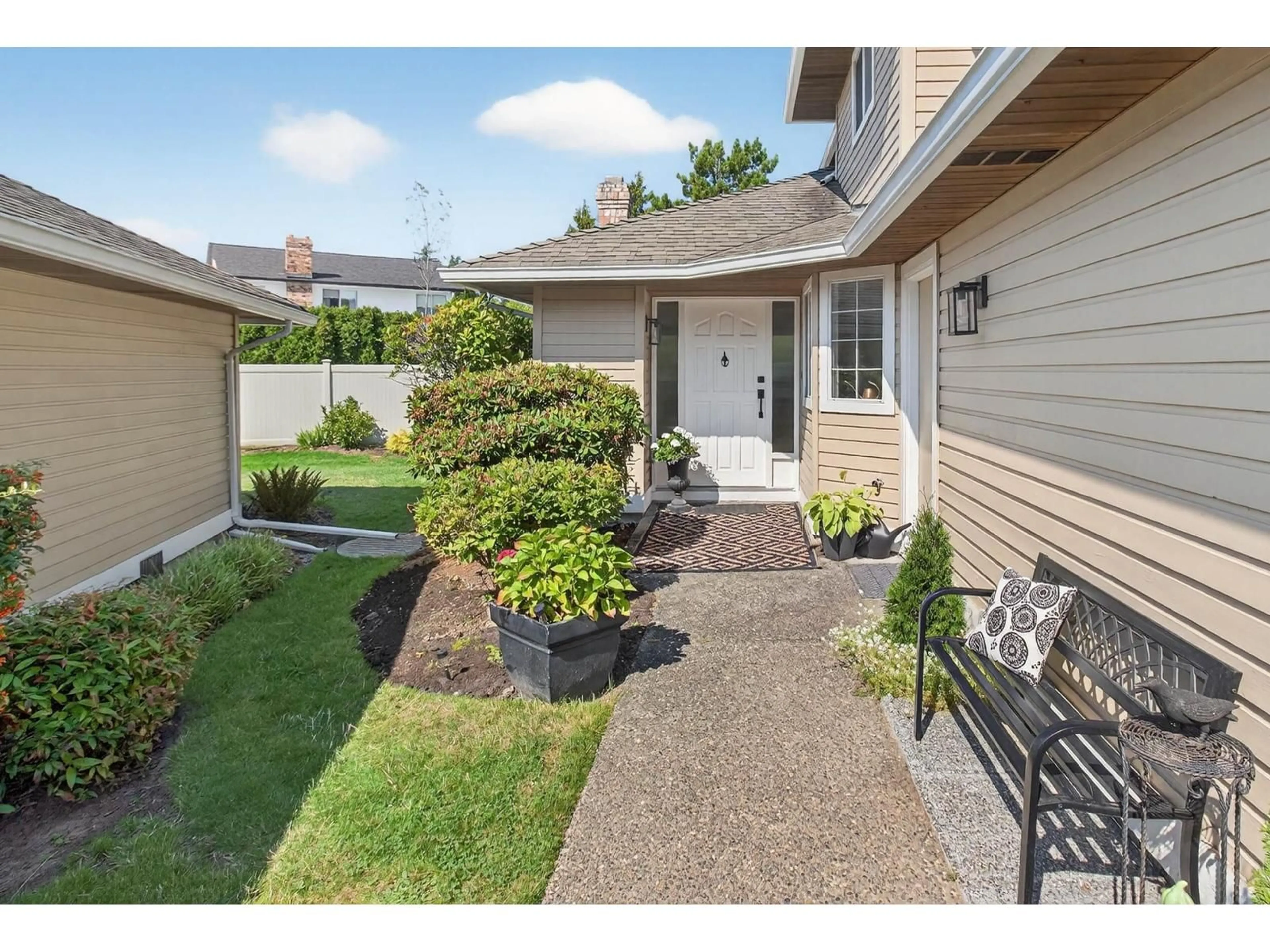 Unknown for 116 - 15121 19 AVENUE, Surrey British Columbia V4A8J4