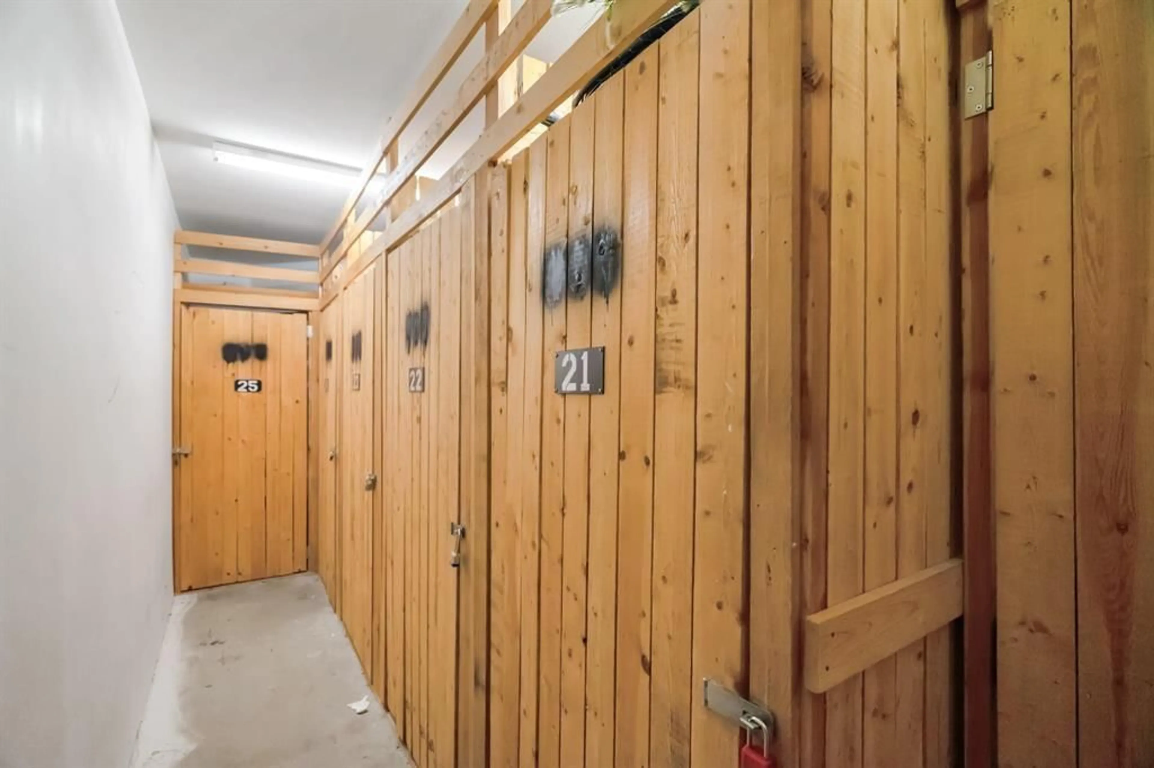 Indoor foyer for 106 10675 138A STREET, Surrey British Columbia V3T4L2