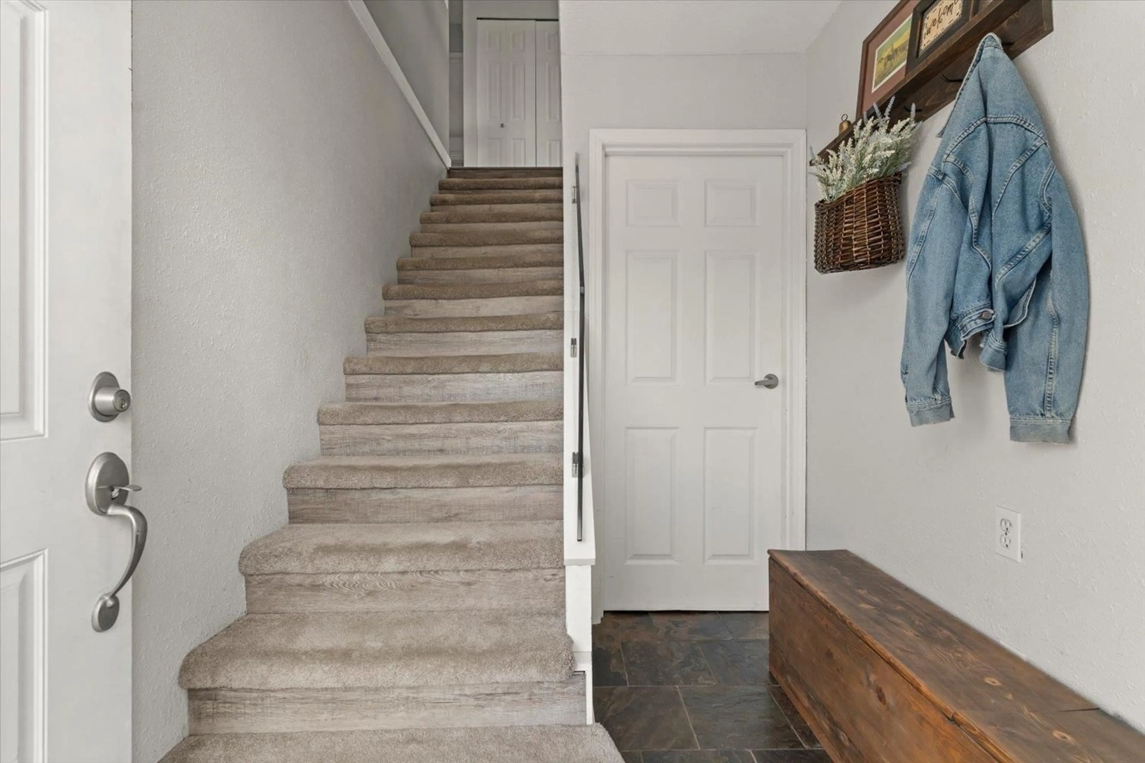 Unknown for 33531 7TH AVENUE, Mission British Columbia V2V2E8