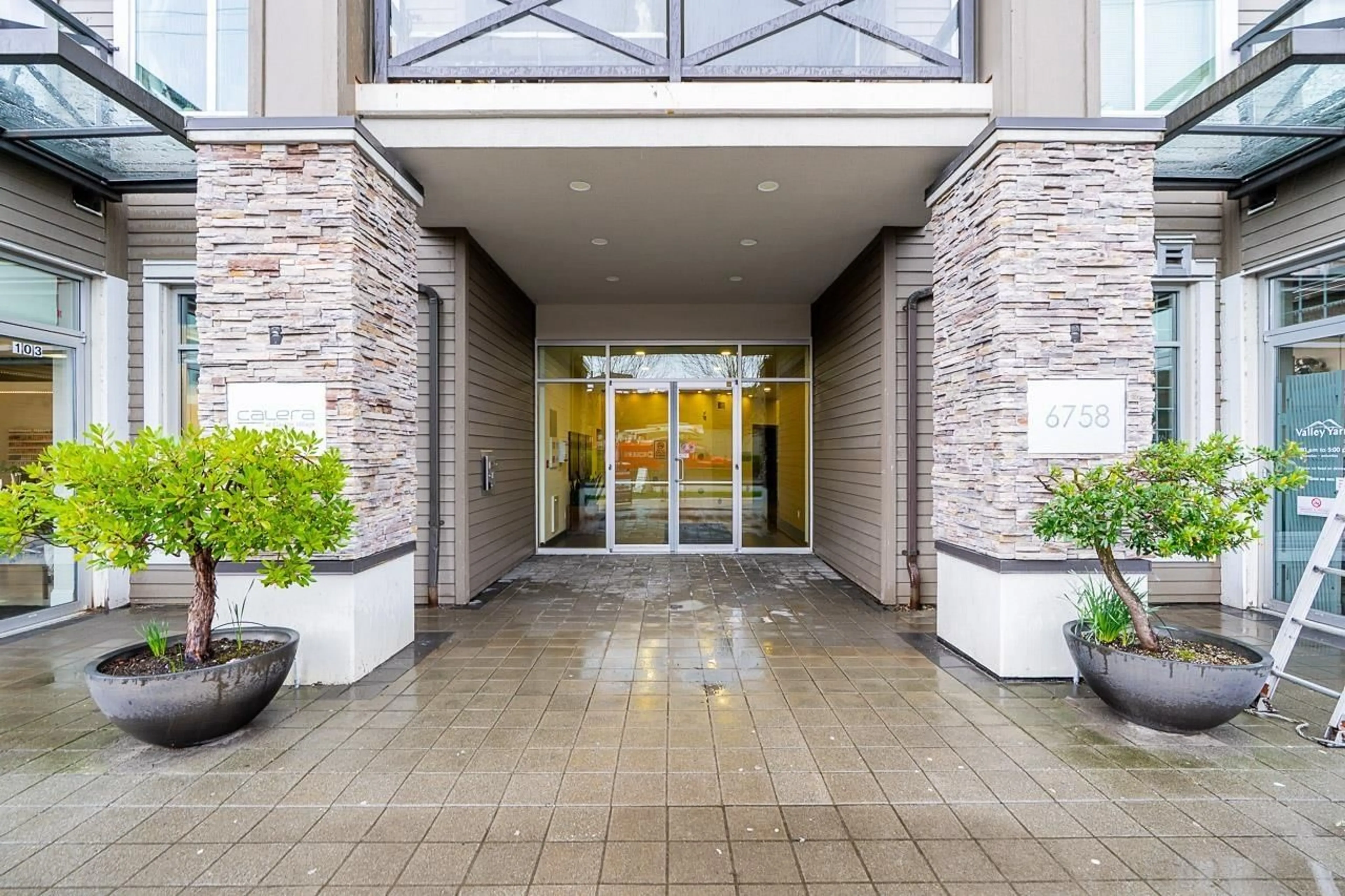 Indoor foyer for 251 - 6758 188 STREET, Surrey British Columbia V4N6K2