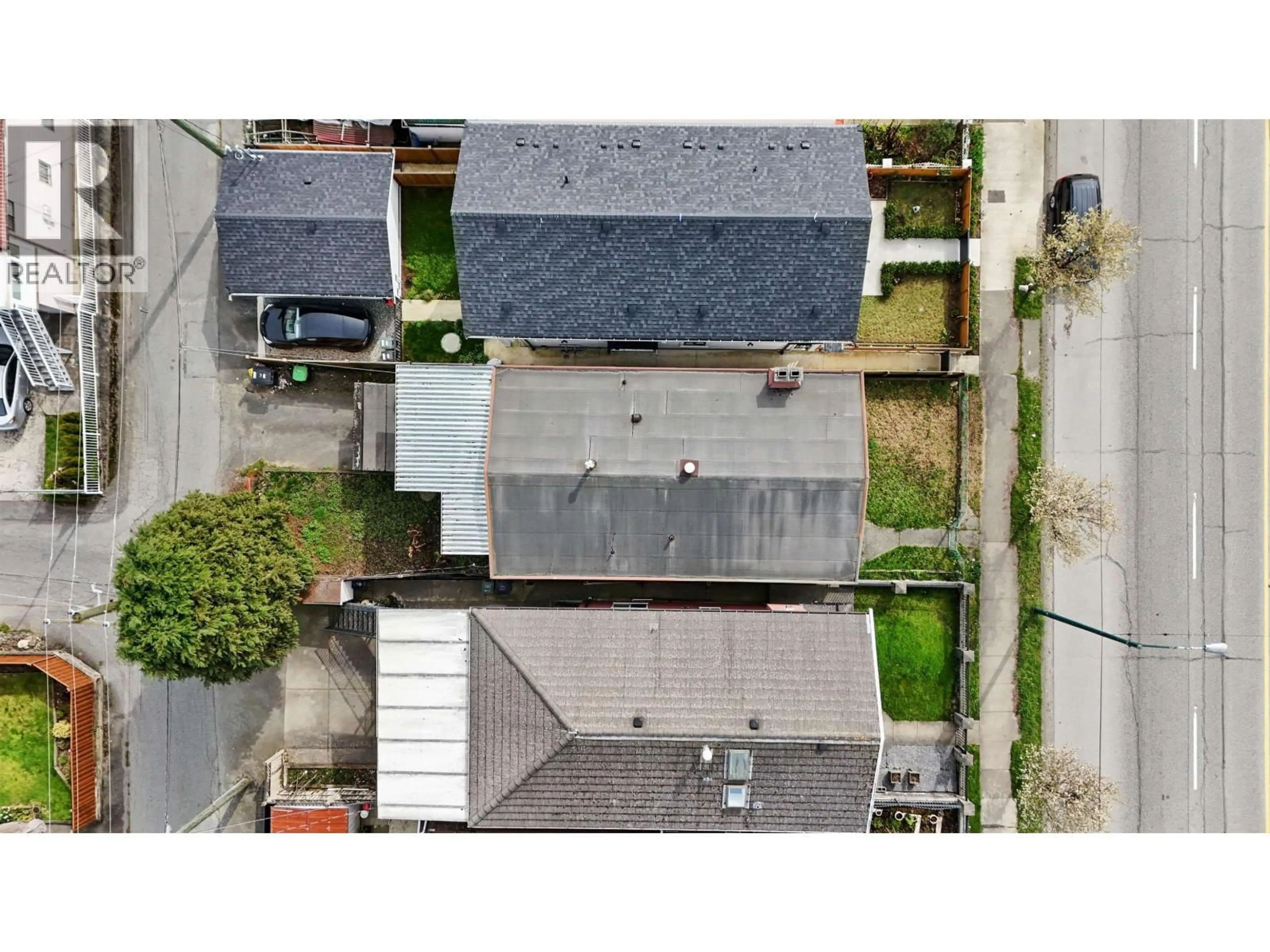 A pic from outside/outdoor area/front of a property/back of a property/a pic from drone, street for 7656 MAIN STREET, Vancouver British Columbia V5X3K3