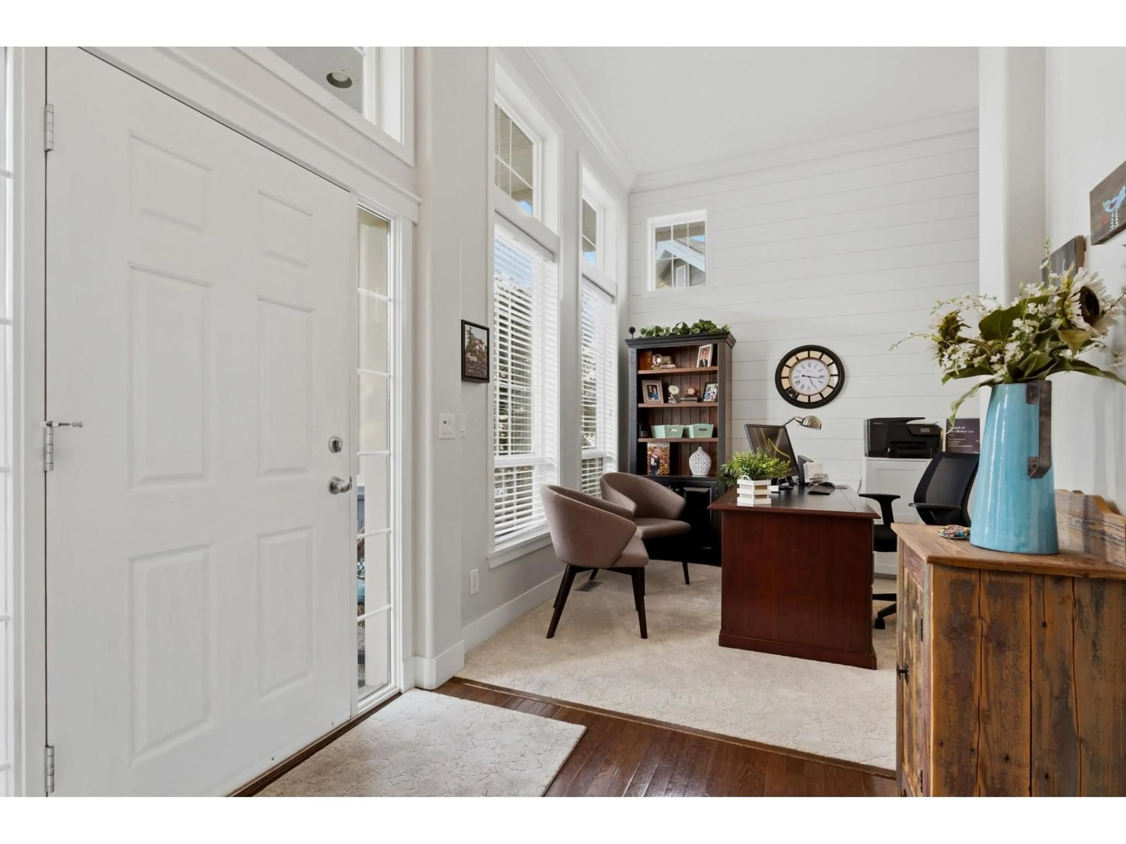 Indoor entryway for 16492 60A AVENUE, Surrey British Columbia V3S5V4