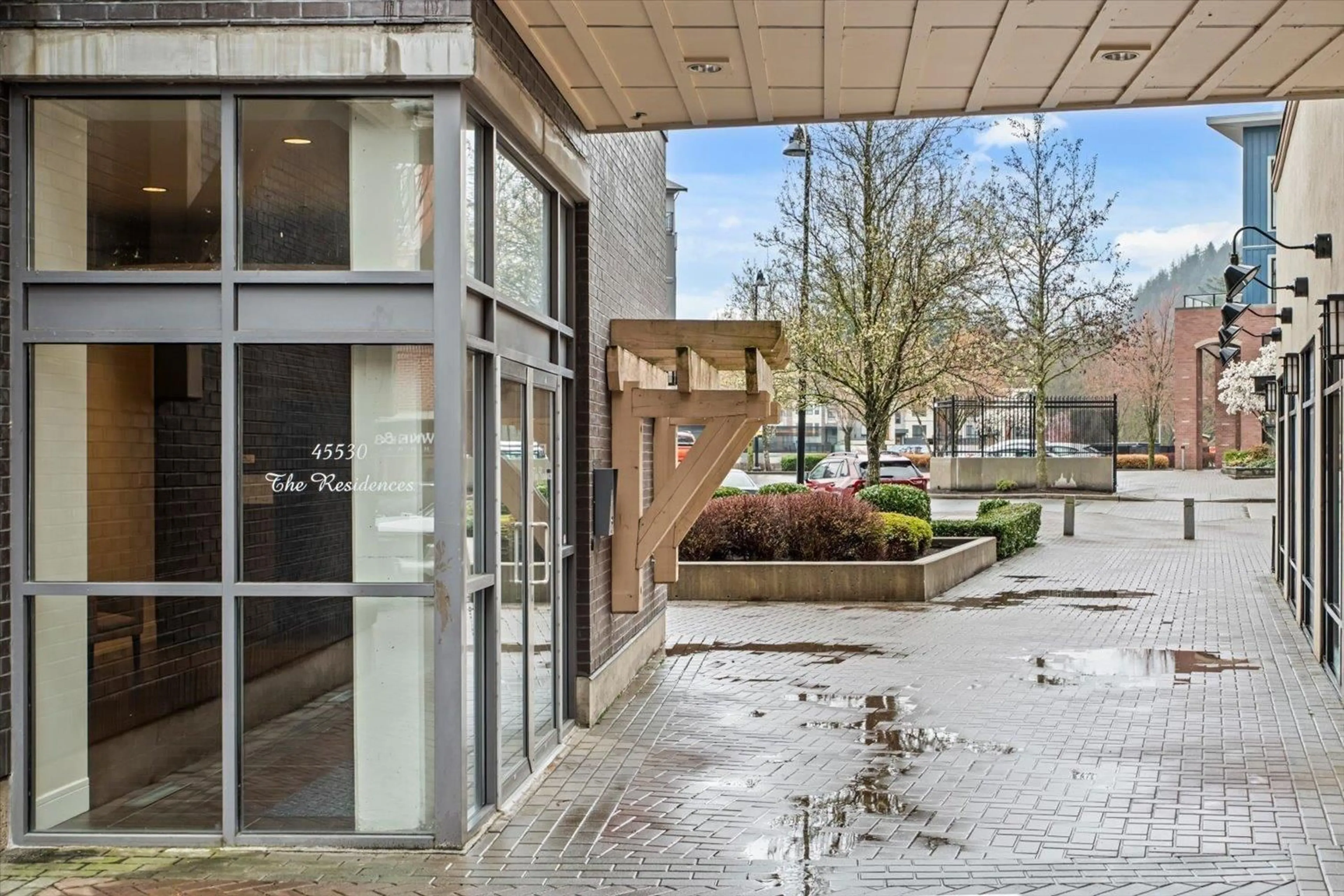 Indoor foyer for 222 - 45530 MARKET WAY, Chilliwack British Columbia V2R0M5