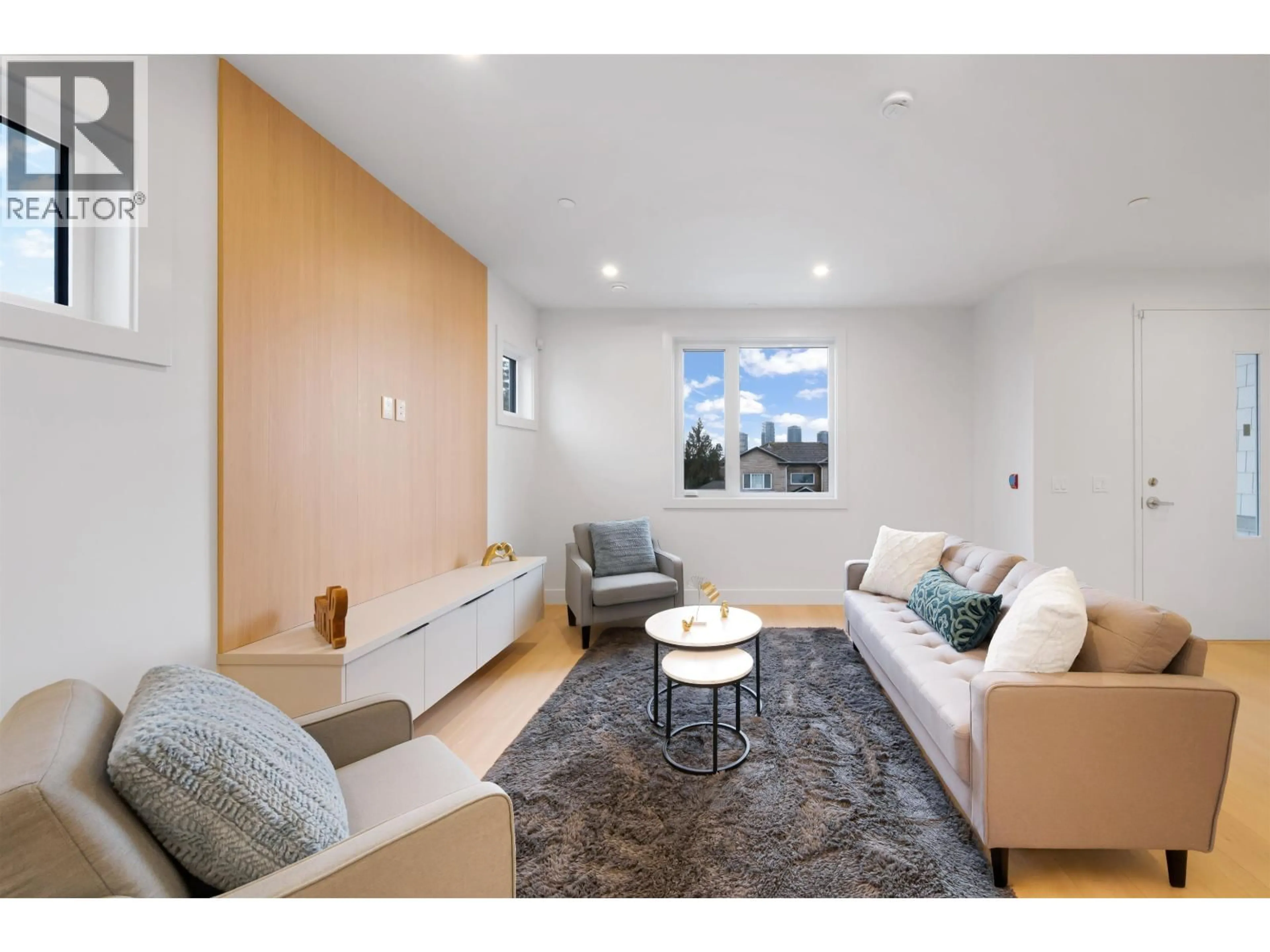 Living room with furniture, unknown for 3 - 4855 VENABLES STREET, Burnaby British Columbia V5C3A9