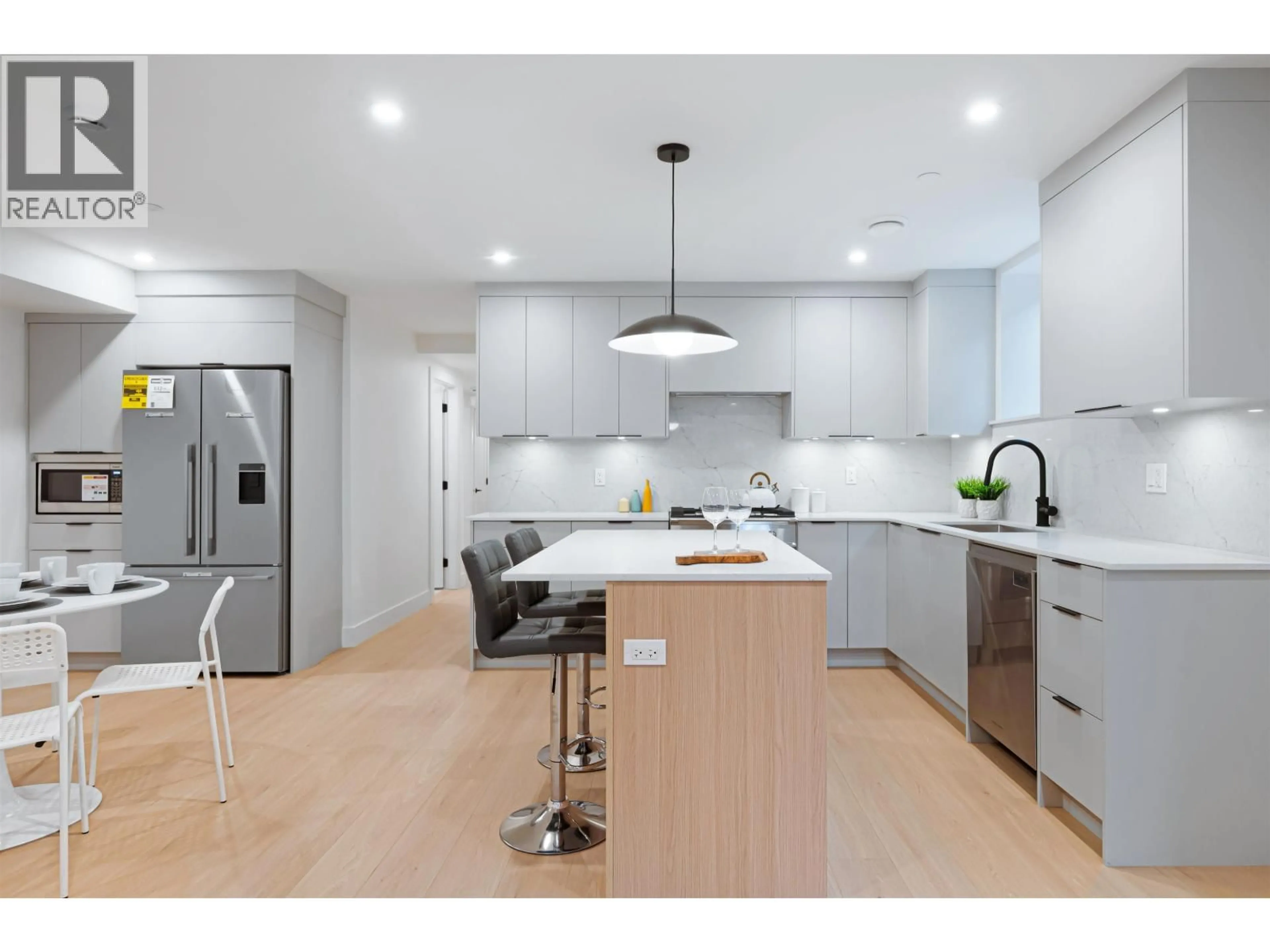 Contemporary kitchen, unknown for 1 - 4855 VENABLES STREET, Burnaby British Columbia V5C3A9
