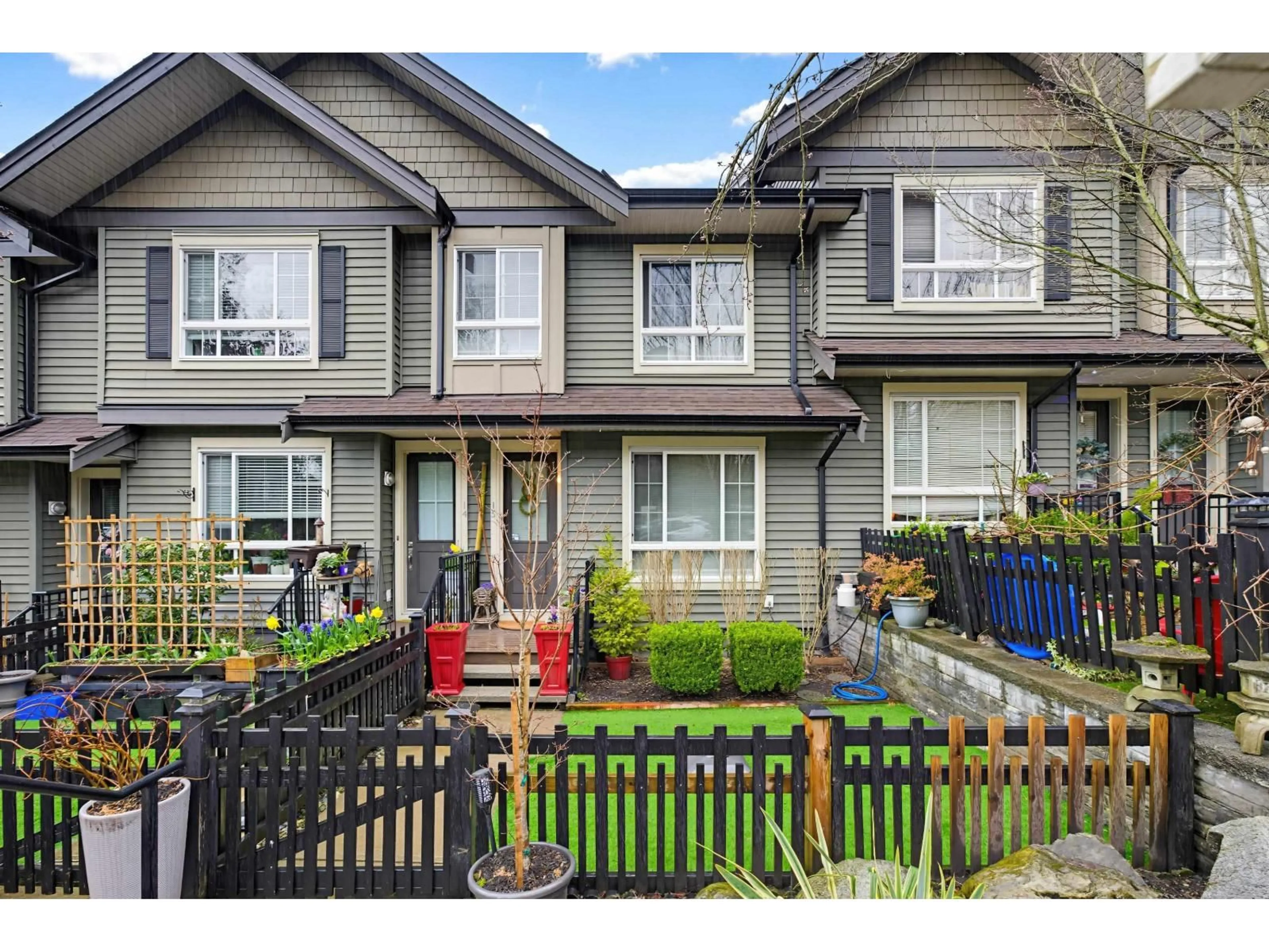 Home with vinyl exterior material, street for 15 - 21867 50 AVENUE, Langley British Columbia V3A3T2