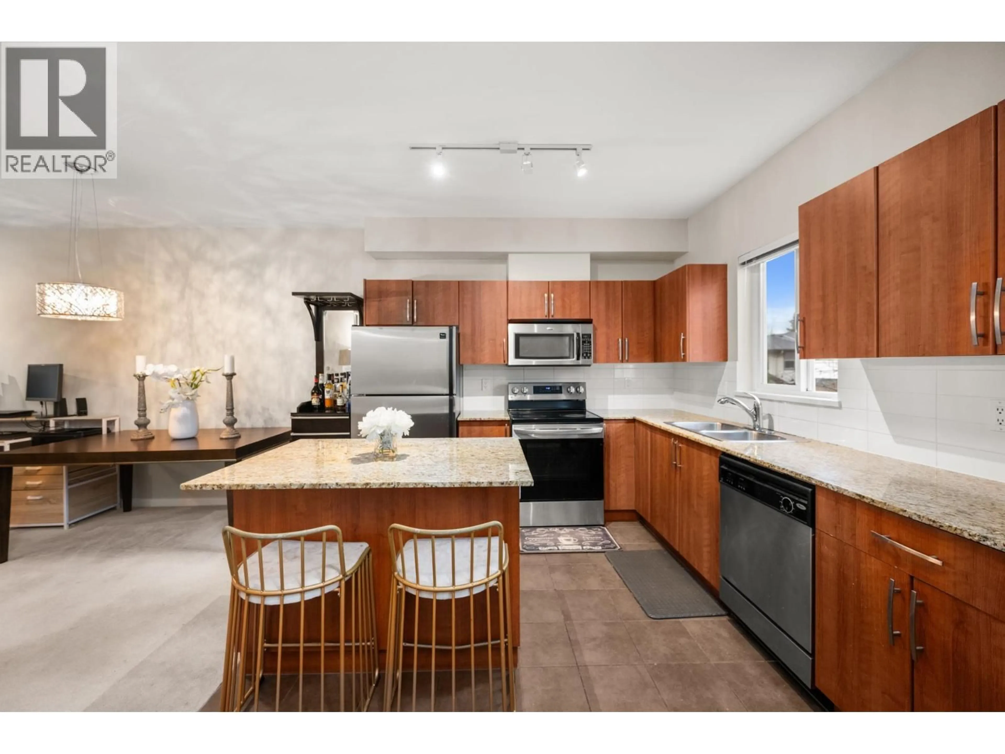 Open concept kitchen, ceramic/tile floor for 508 - 1661 FRASER AVENUE, Port Coquitlam British Columbia V3B0B6