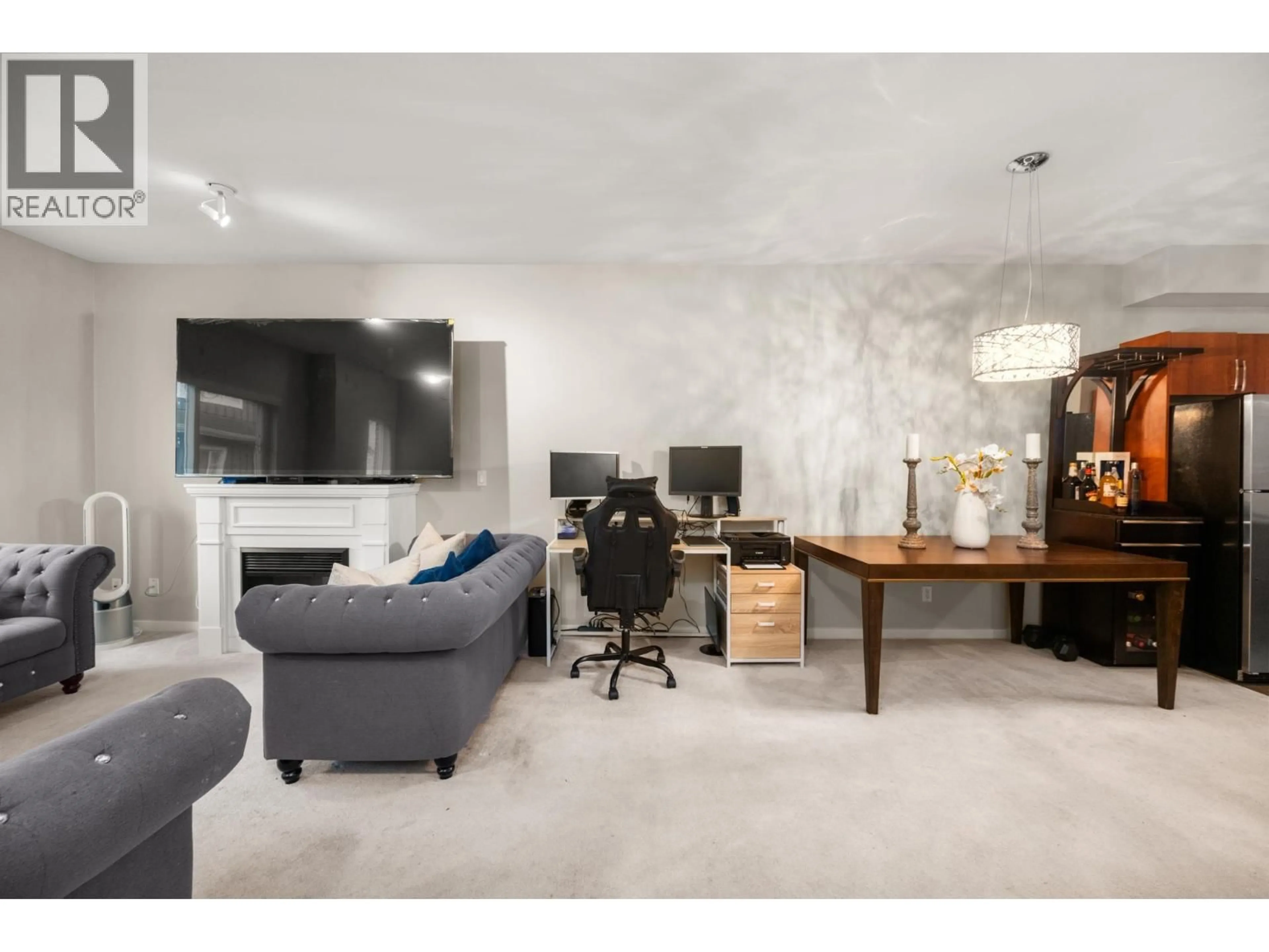 Living room with furniture, unknown for 508 - 1661 FRASER AVENUE, Port Coquitlam British Columbia V3B0B6