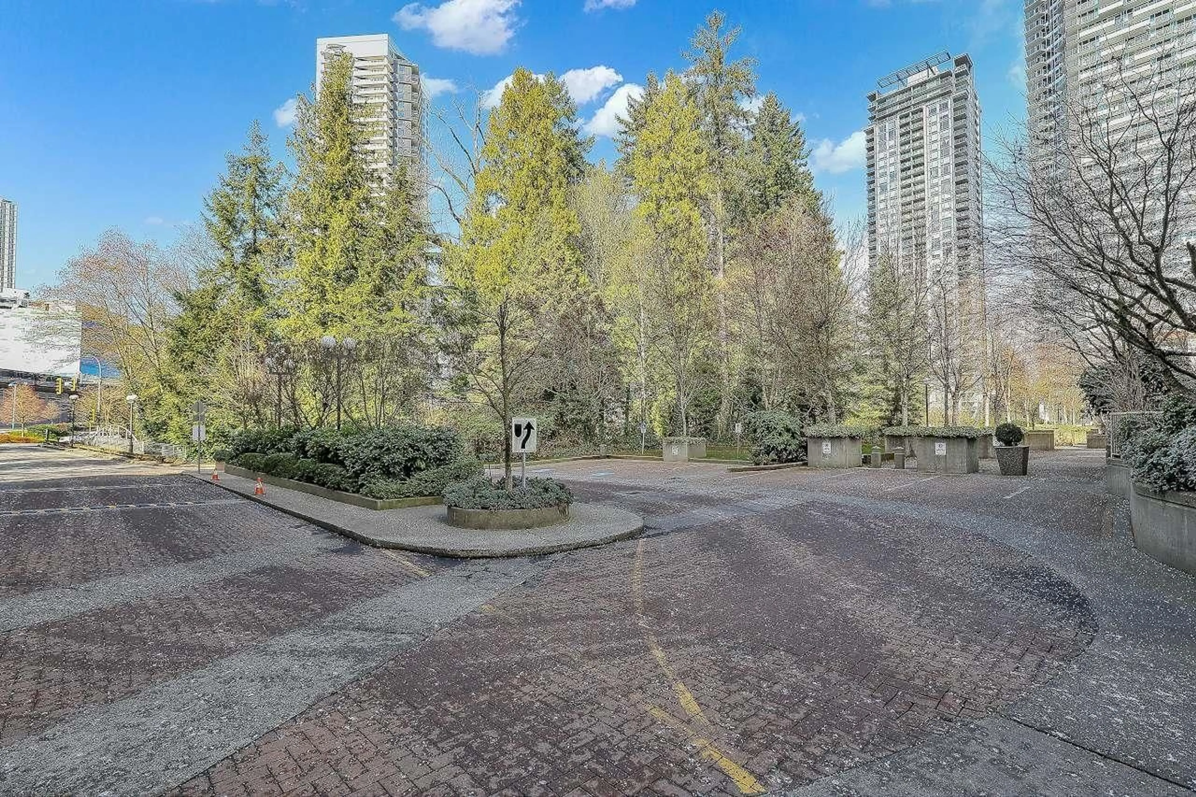 Patio, unknown for 905 - 9830 WHALLEY BOULEVARD, Surrey British Columbia V3T5S7