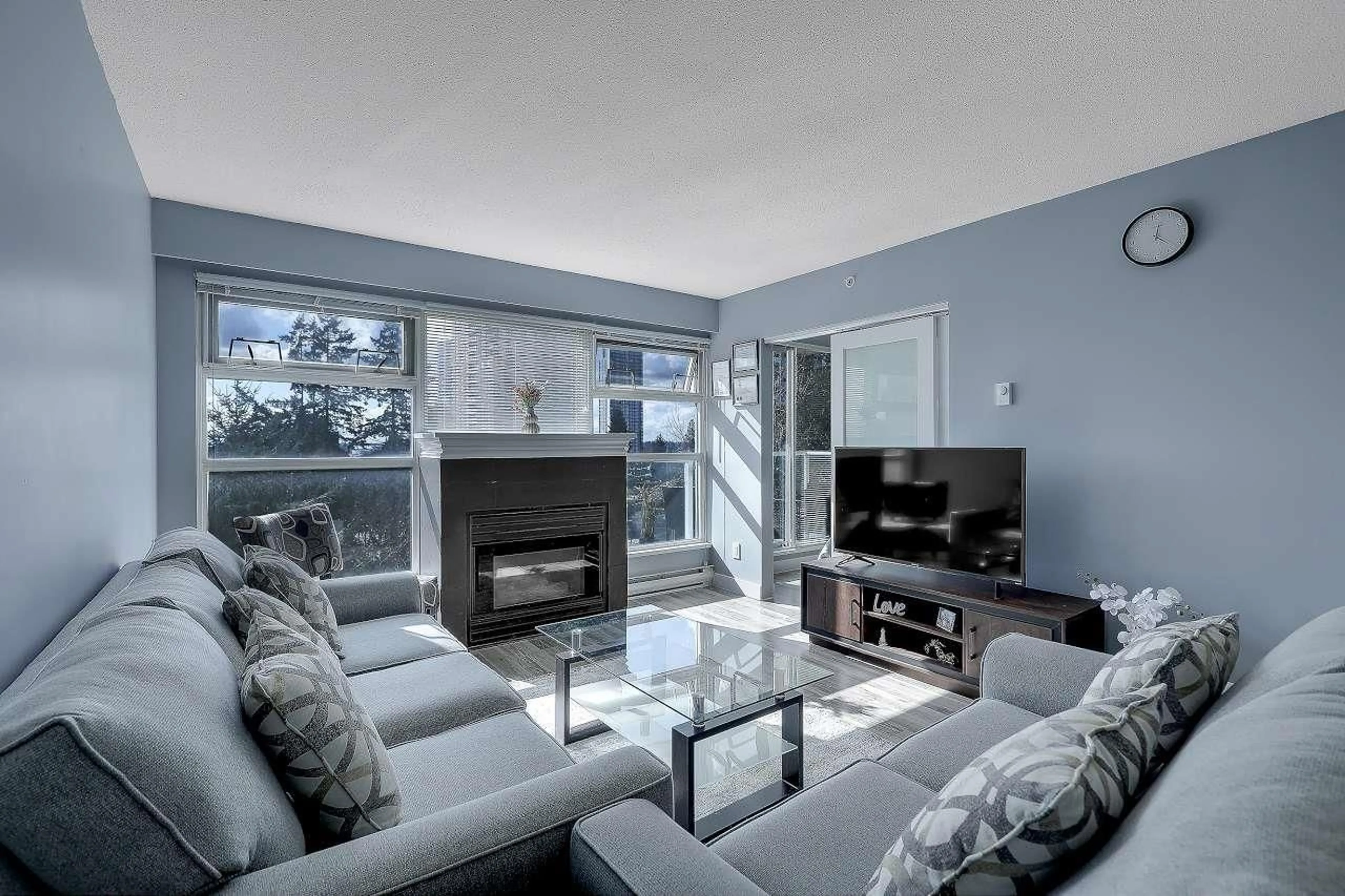 Living room with furniture, unknown for 905 - 9830 WHALLEY BOULEVARD, Surrey British Columbia V3T5S7