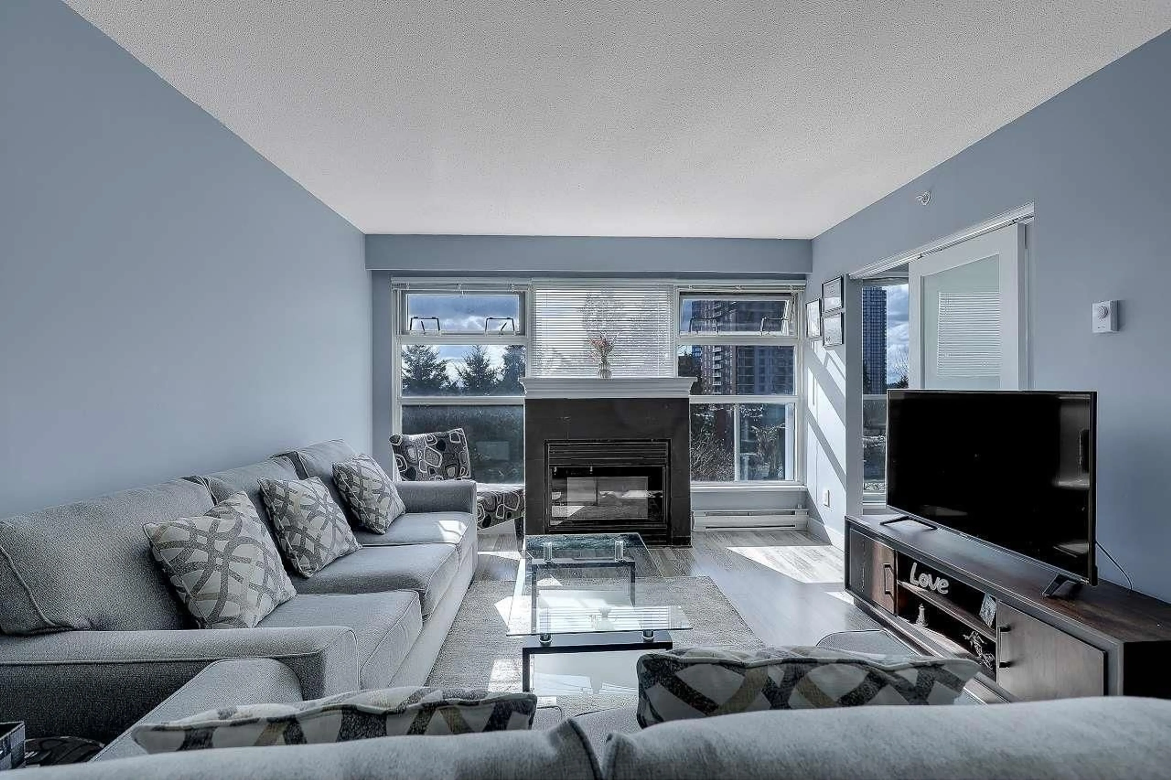 Living room with furniture, unknown for 905 - 9830 WHALLEY BOULEVARD, Surrey British Columbia V3T5S7