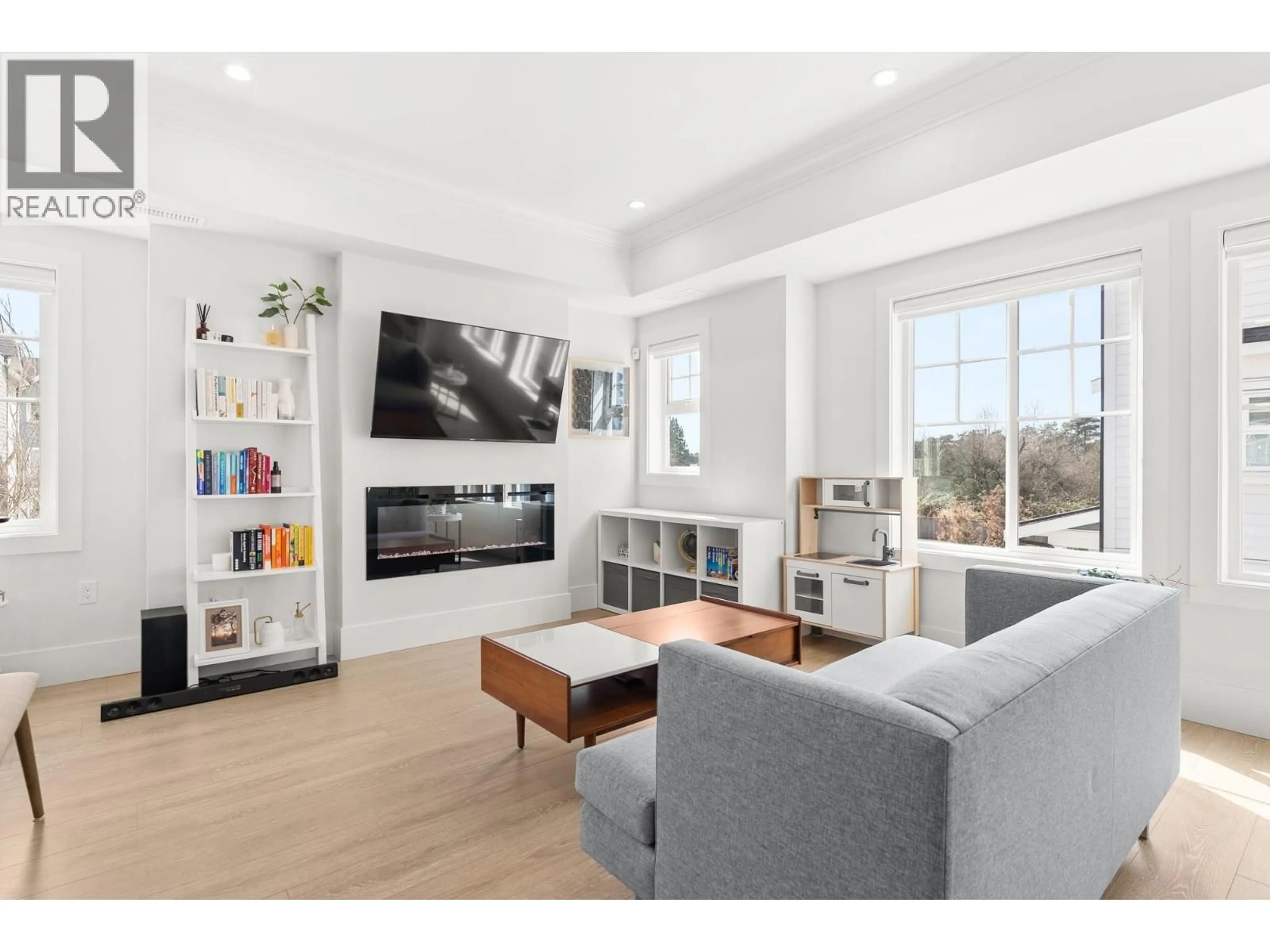 Living room with furniture, unknown for 32 - 9211 MCKIM WAY, Richmond British Columbia V6X0T1