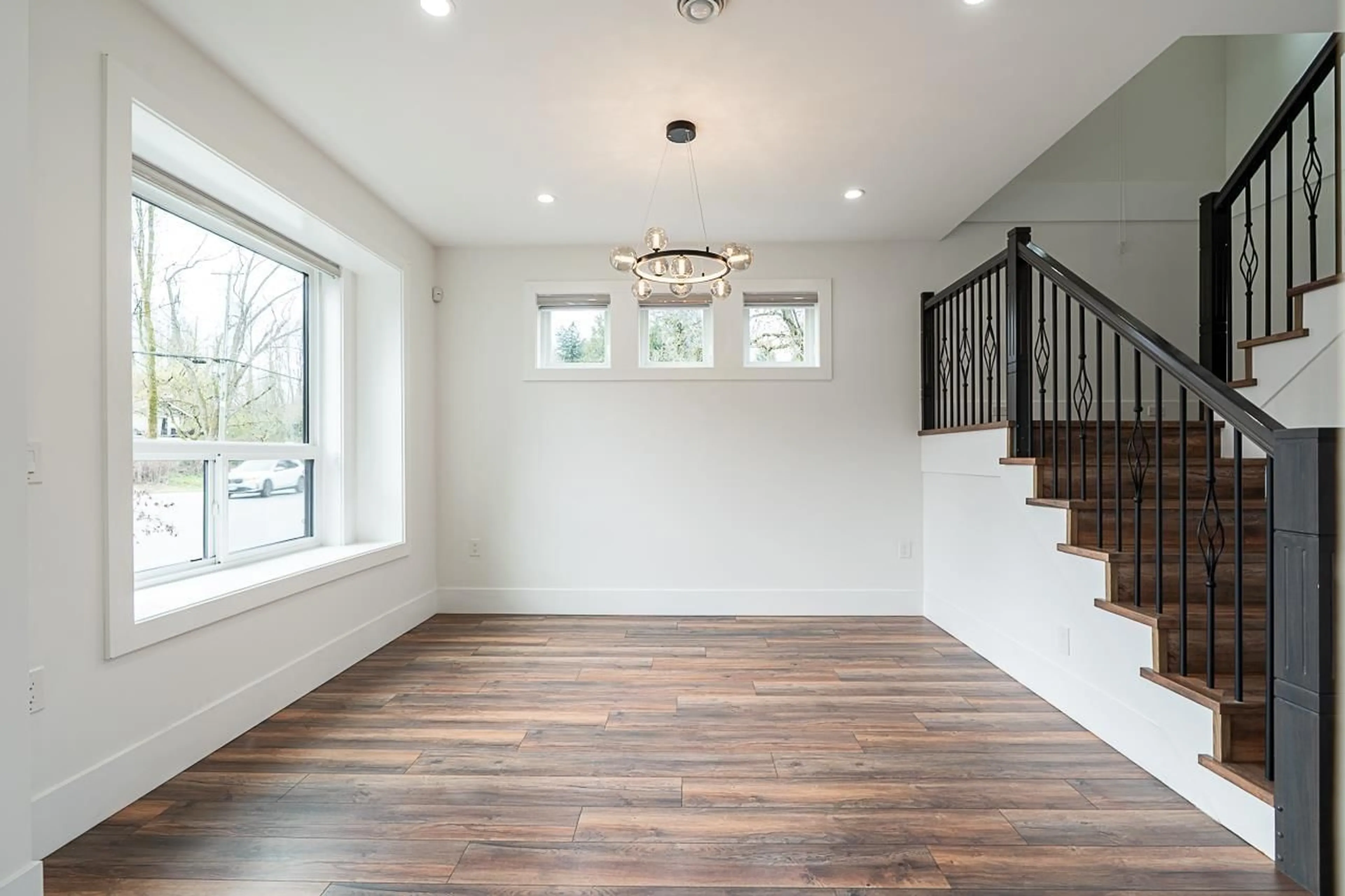 Indoor entryway for 13927 60 AVENUE, Surrey British Columbia V3X0K7