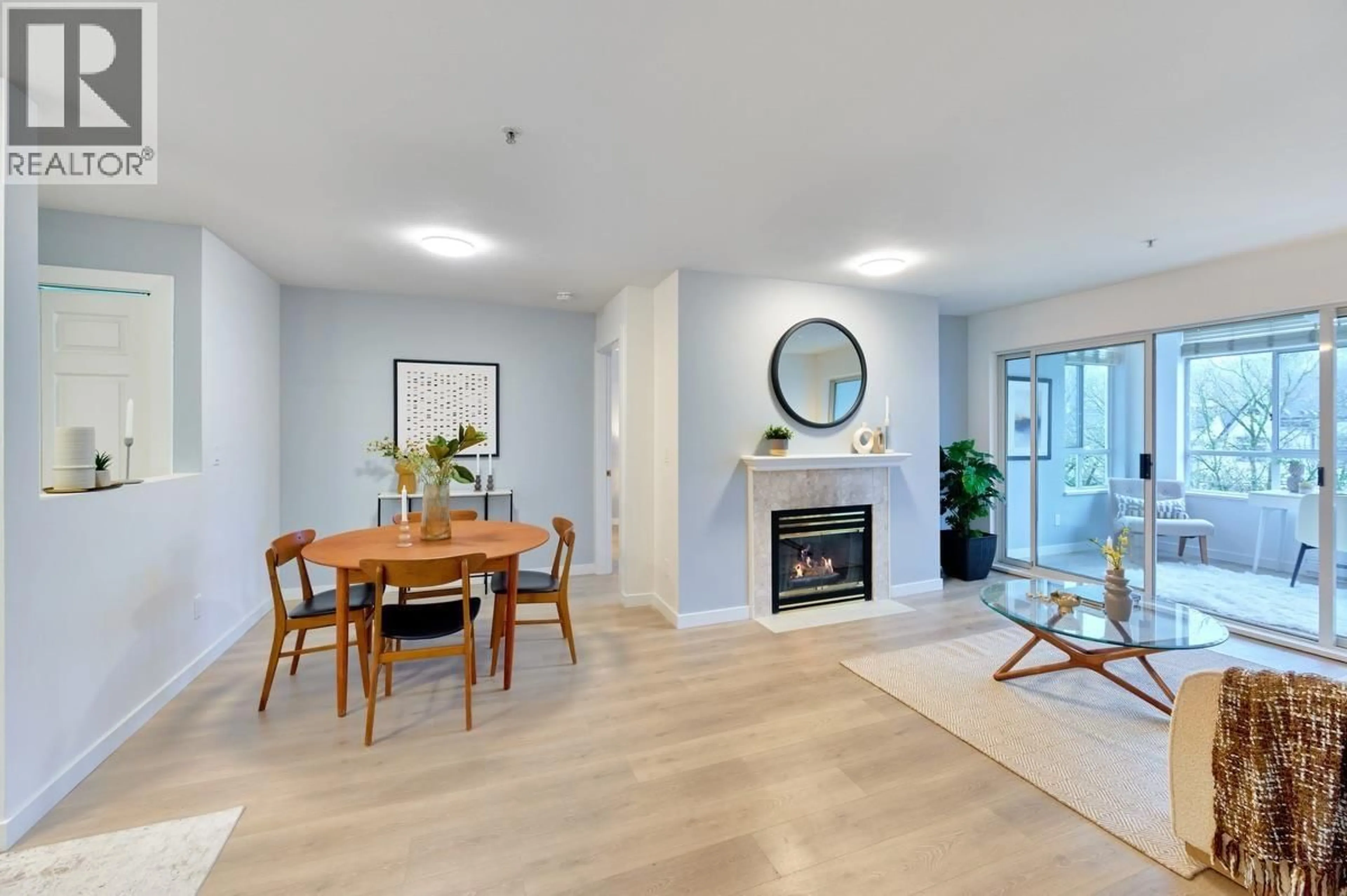 Living room with furniture, unknown for 313 - 855 16TH STREET, North Vancouver British Columbia V7P1R2