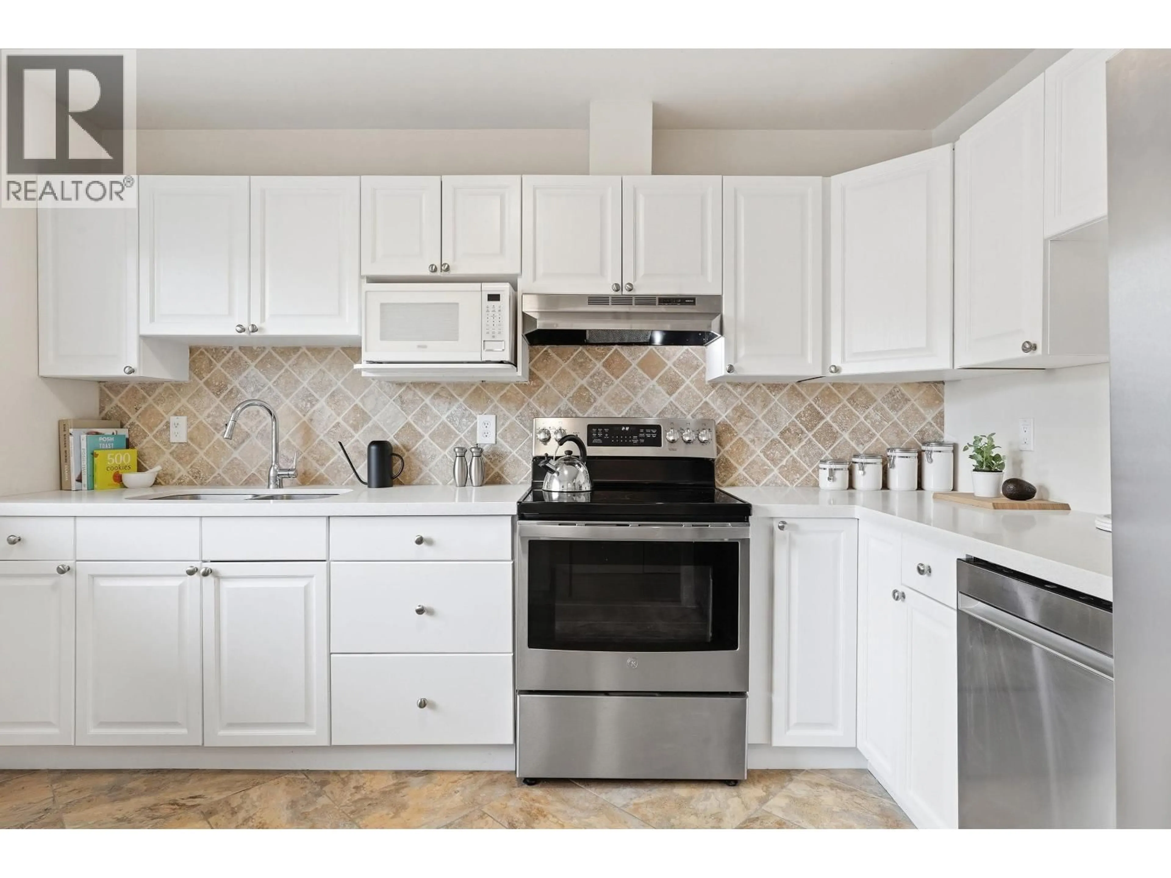 Standard kitchen, ceramic/tile floor for 2329 MOUNTAIN HIGHWAY, North Vancouver British Columbia V7J2N2