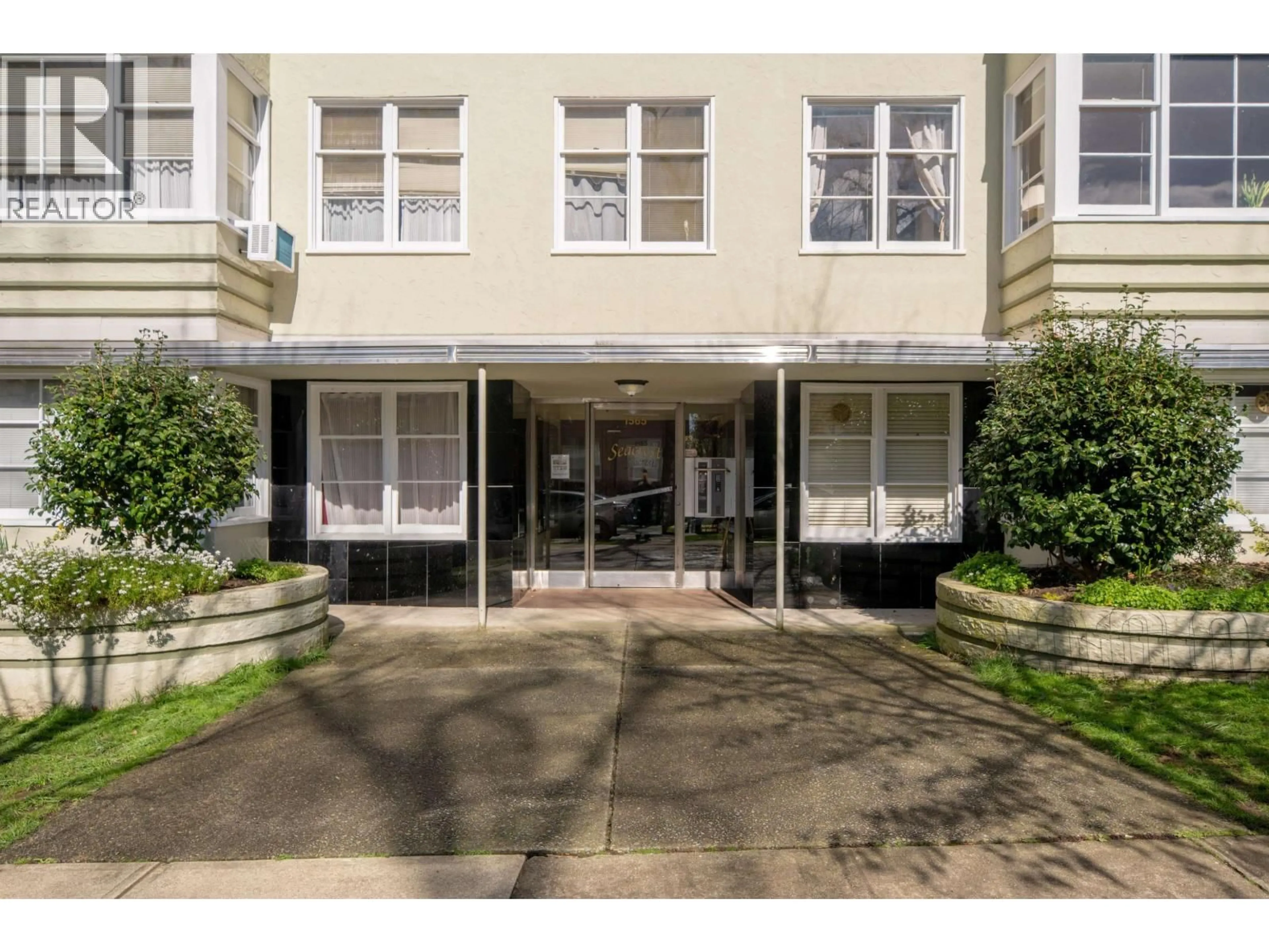 Indoor foyer for 303 - 1565 BURNABY STREET, Vancouver British Columbia V6G1X1