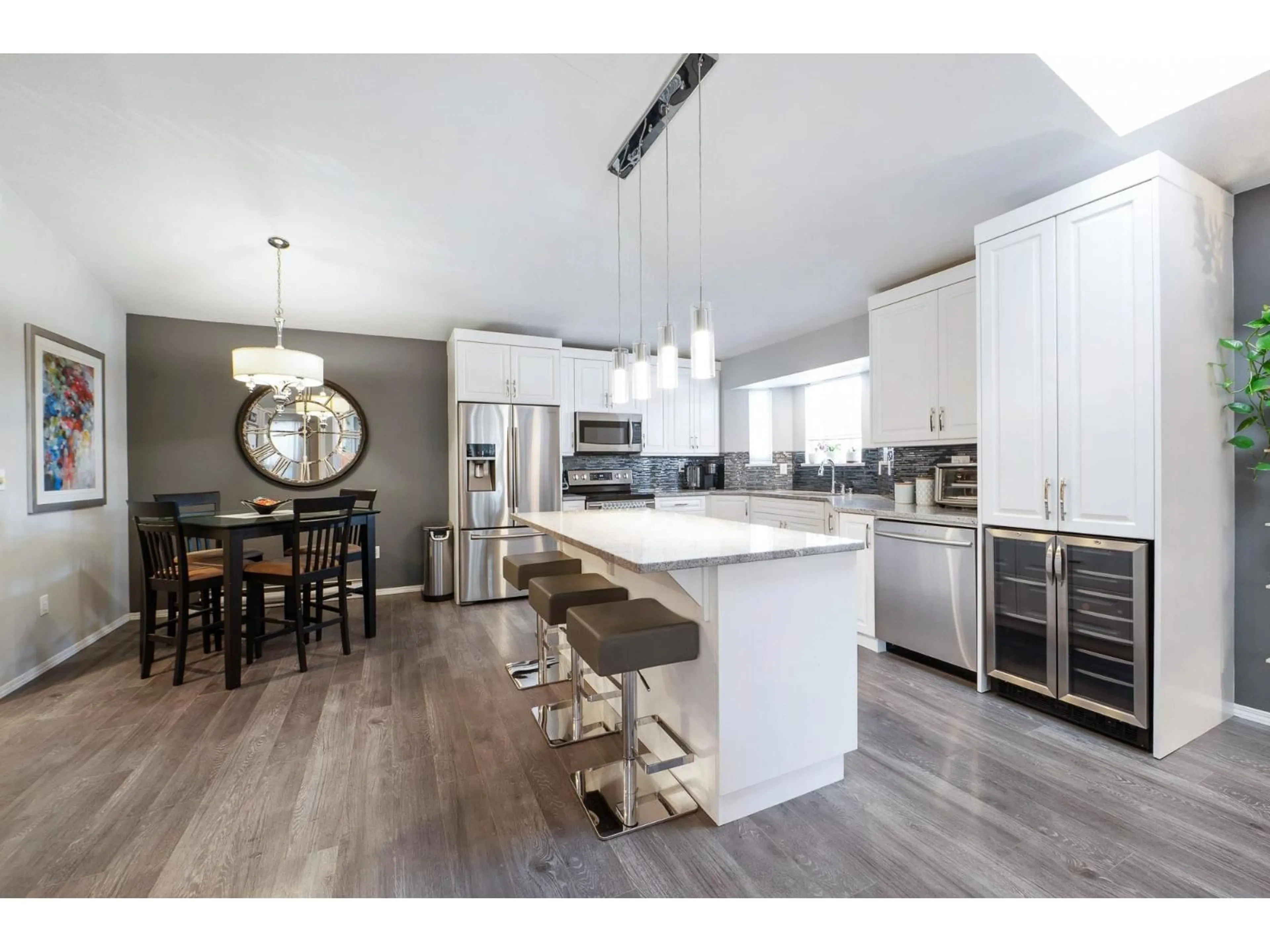 Open concept kitchen, wood/laminate floor for 305 - 19721 64 AVENUE, Langley British Columbia V2Y1L1