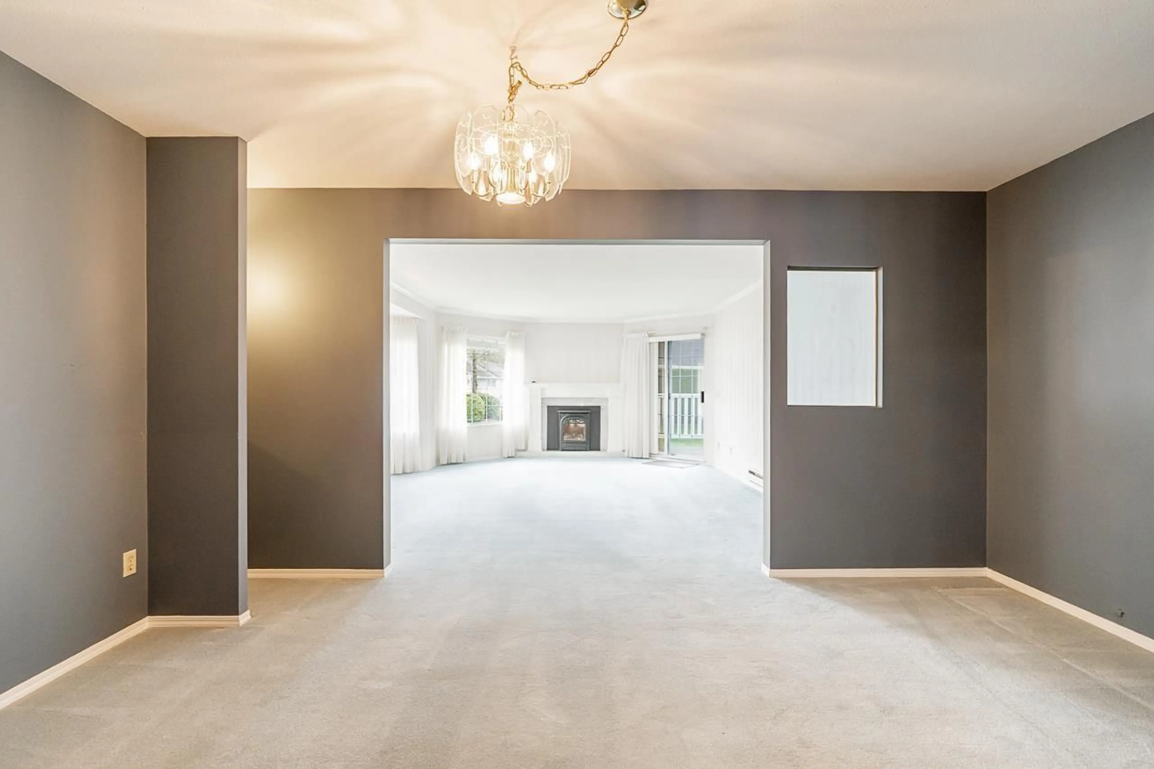 Indoor foyer for 100 - 1450 MCCALLUM ROAD, Abbotsford British Columbia V2S8A3