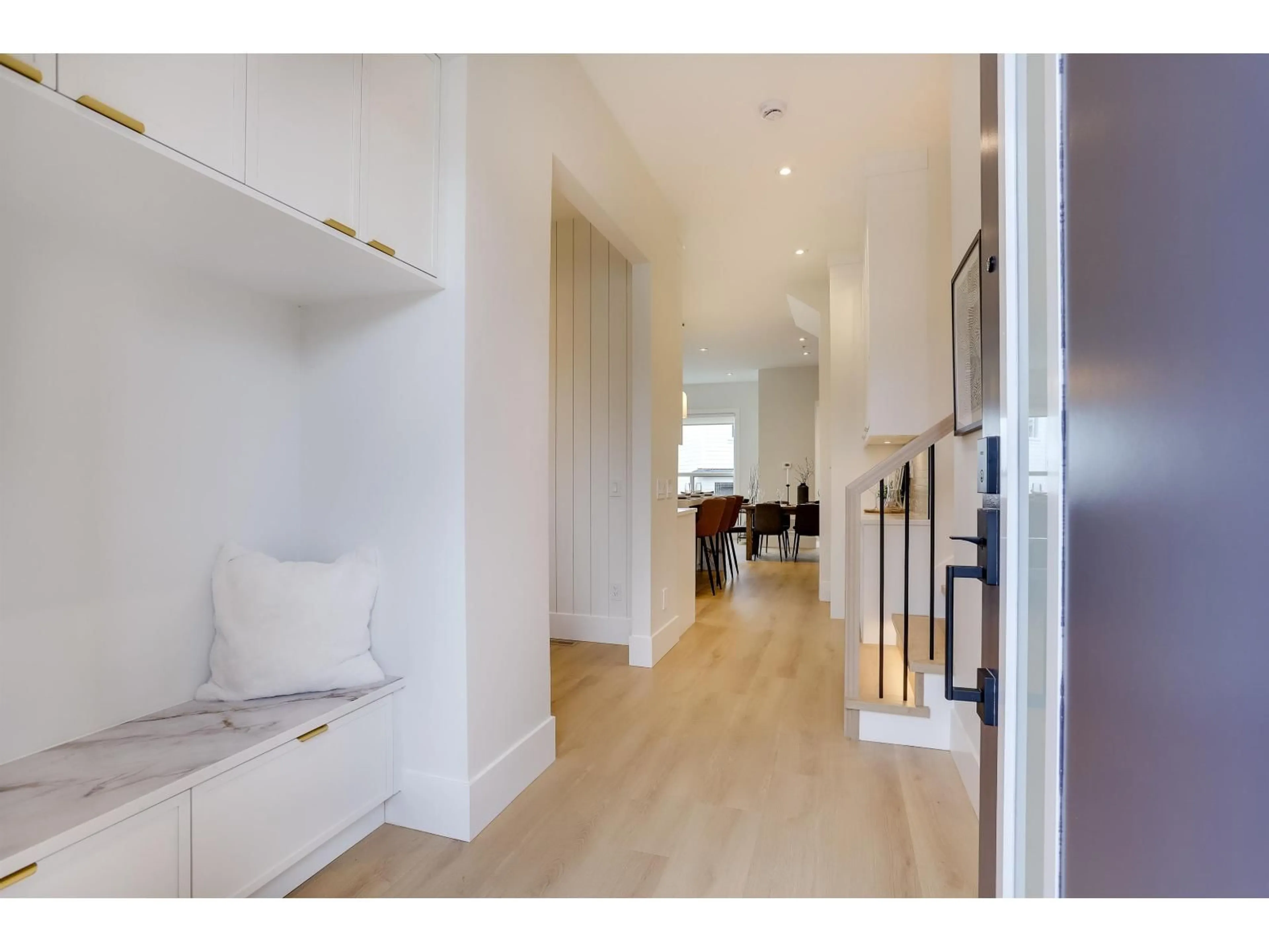 Indoor entryway for 1 - 20537 75A AVENUE, Langley British Columbia V2Y1V5