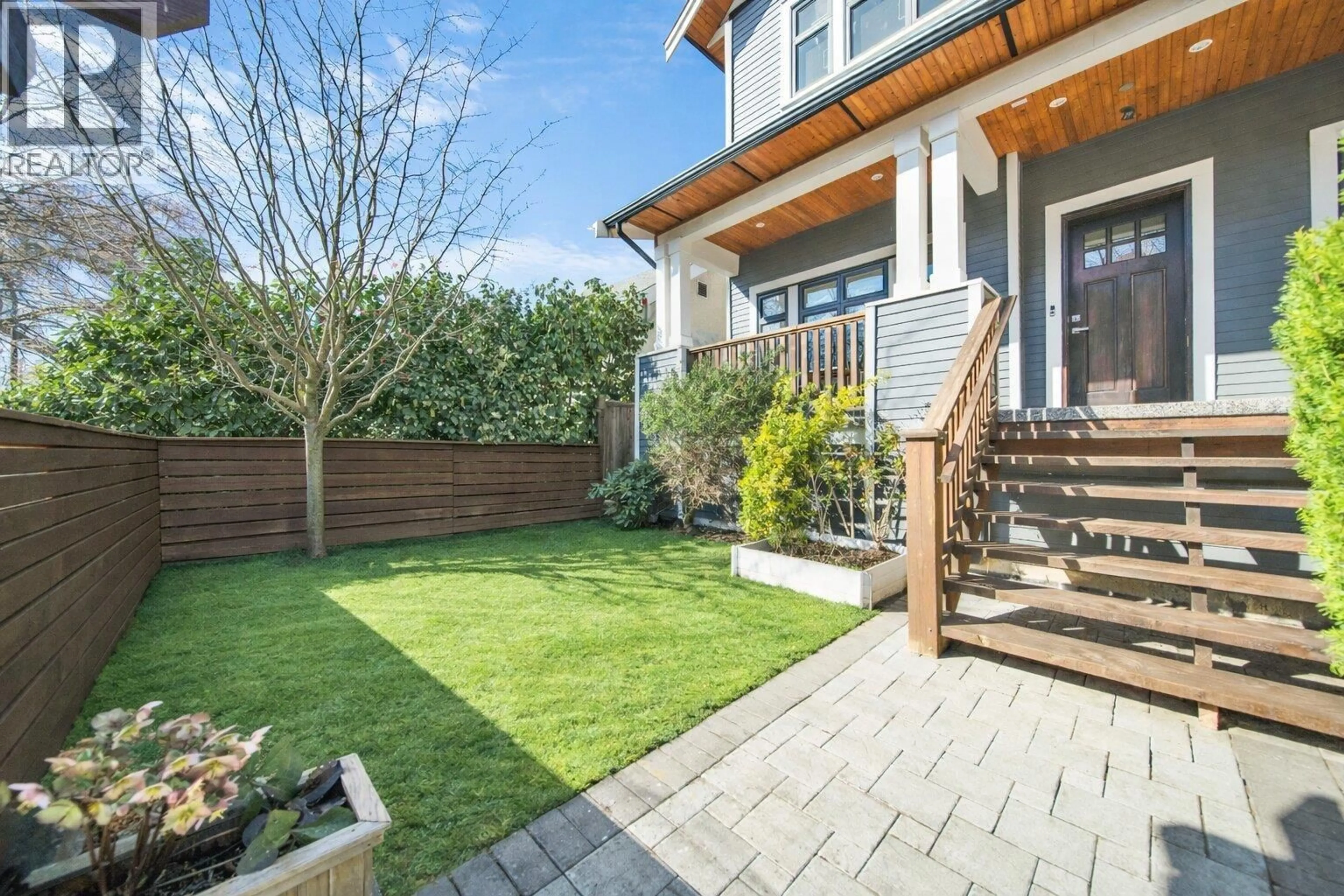 Home with brick exterior material, street for 945 20TH AVENUE, Vancouver British Columbia V5V1N7