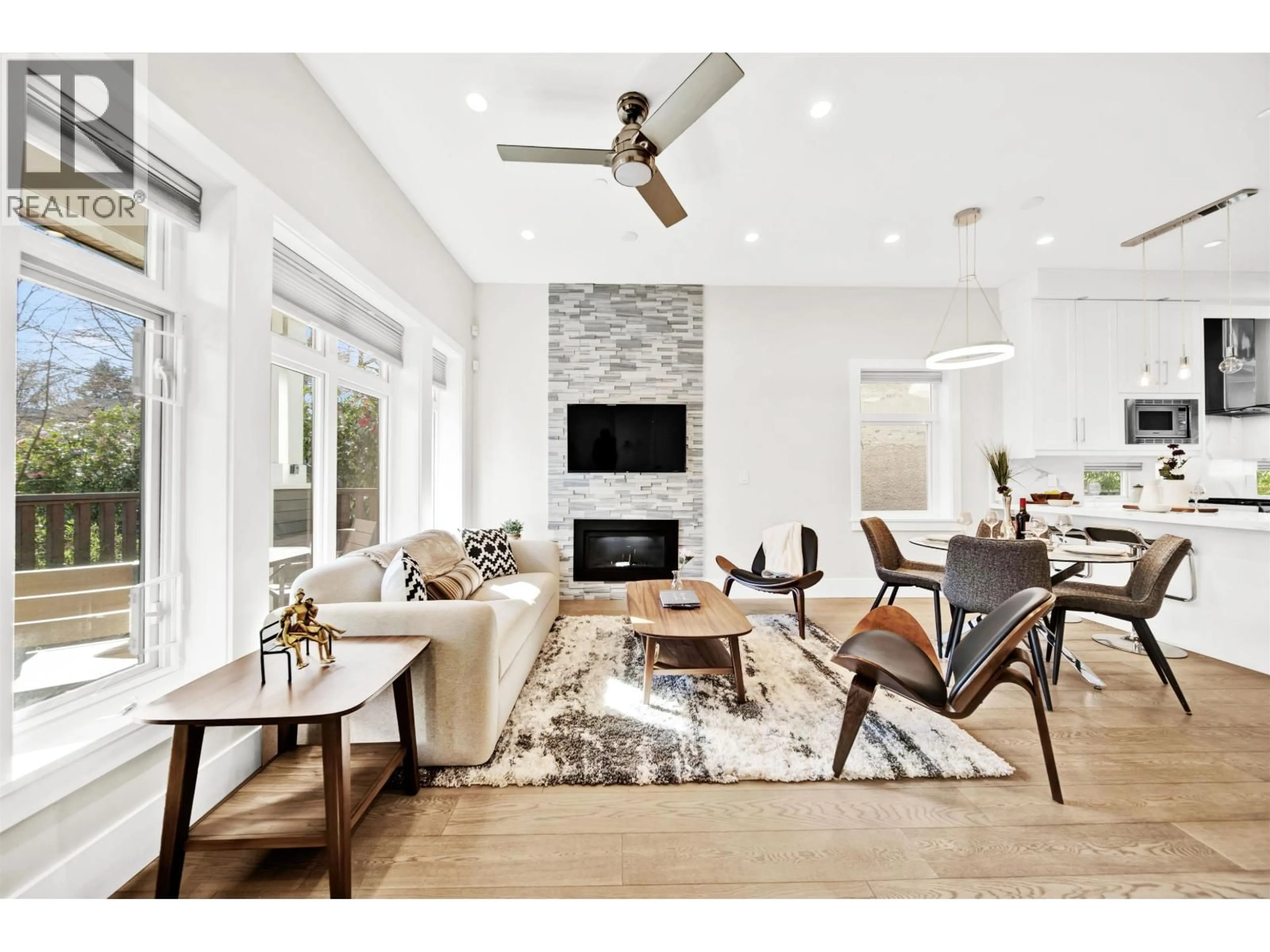 Living room with furniture, unknown for 945 20TH AVENUE, Vancouver British Columbia V5V1N7