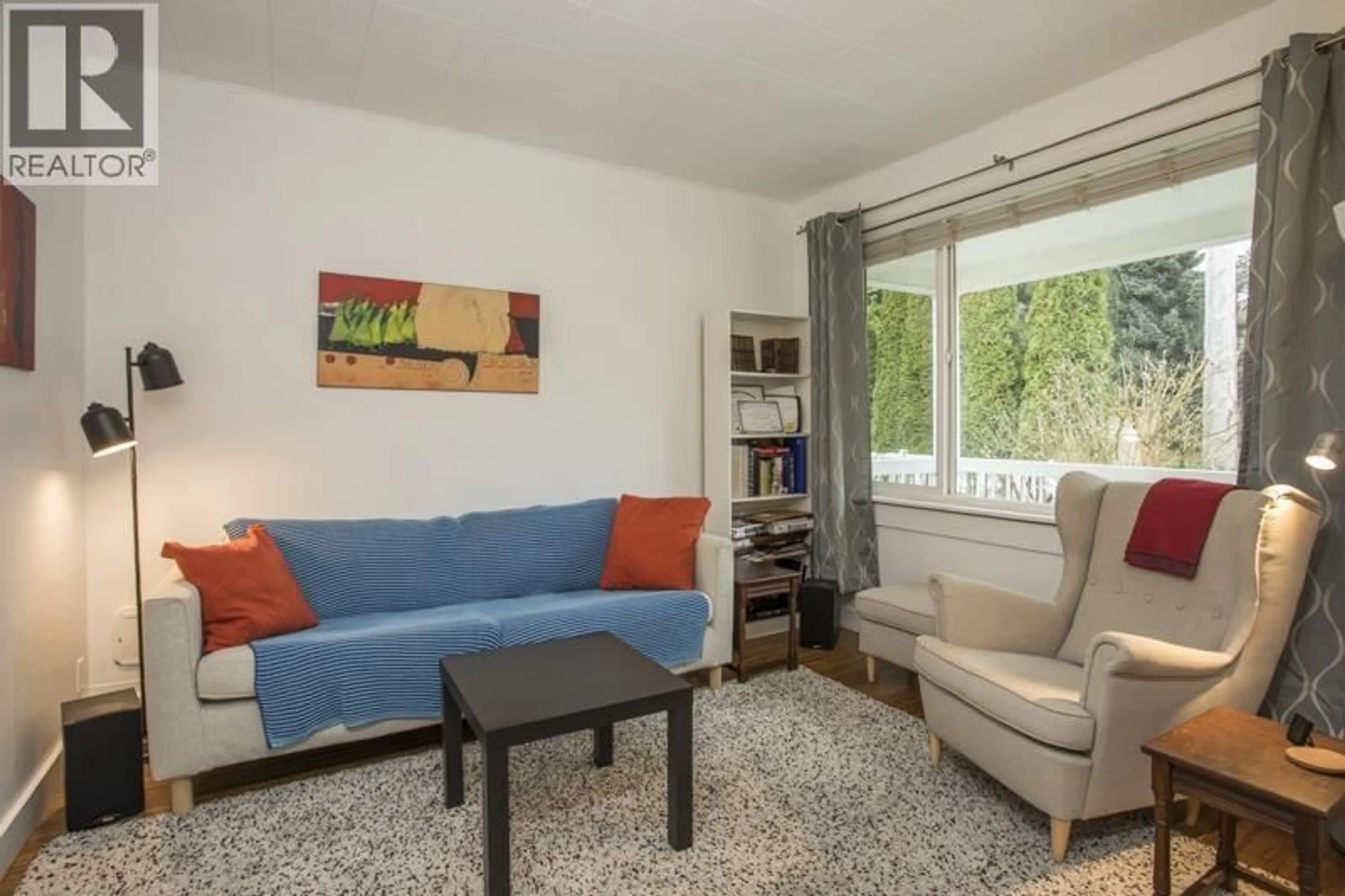 Living room with furniture, unknown for 432 RICHMOND STREET, New Westminster British Columbia V3L4C5