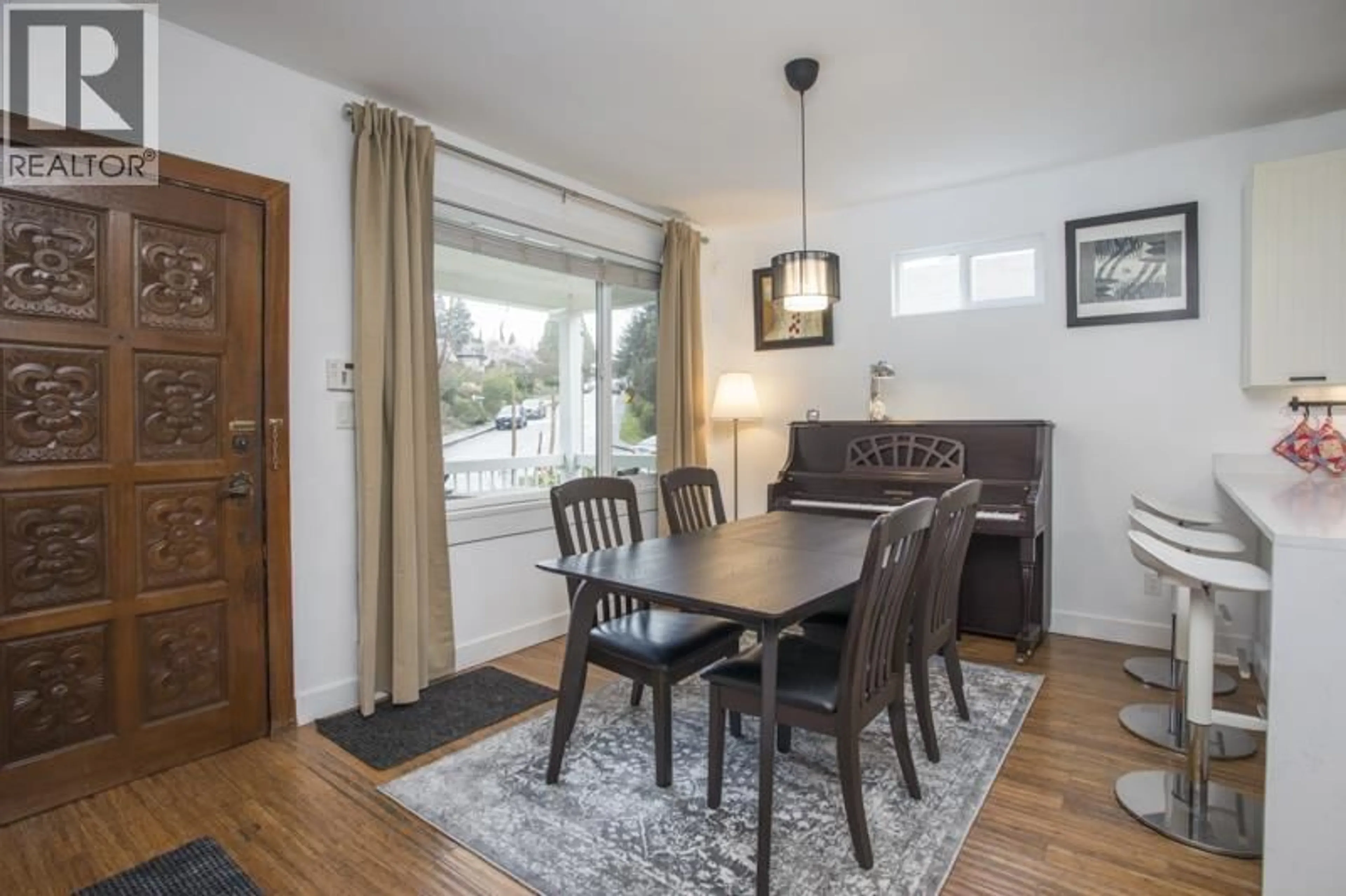 Dining room, wood/laminate floor for 432 RICHMOND STREET, New Westminster British Columbia V3L4C5