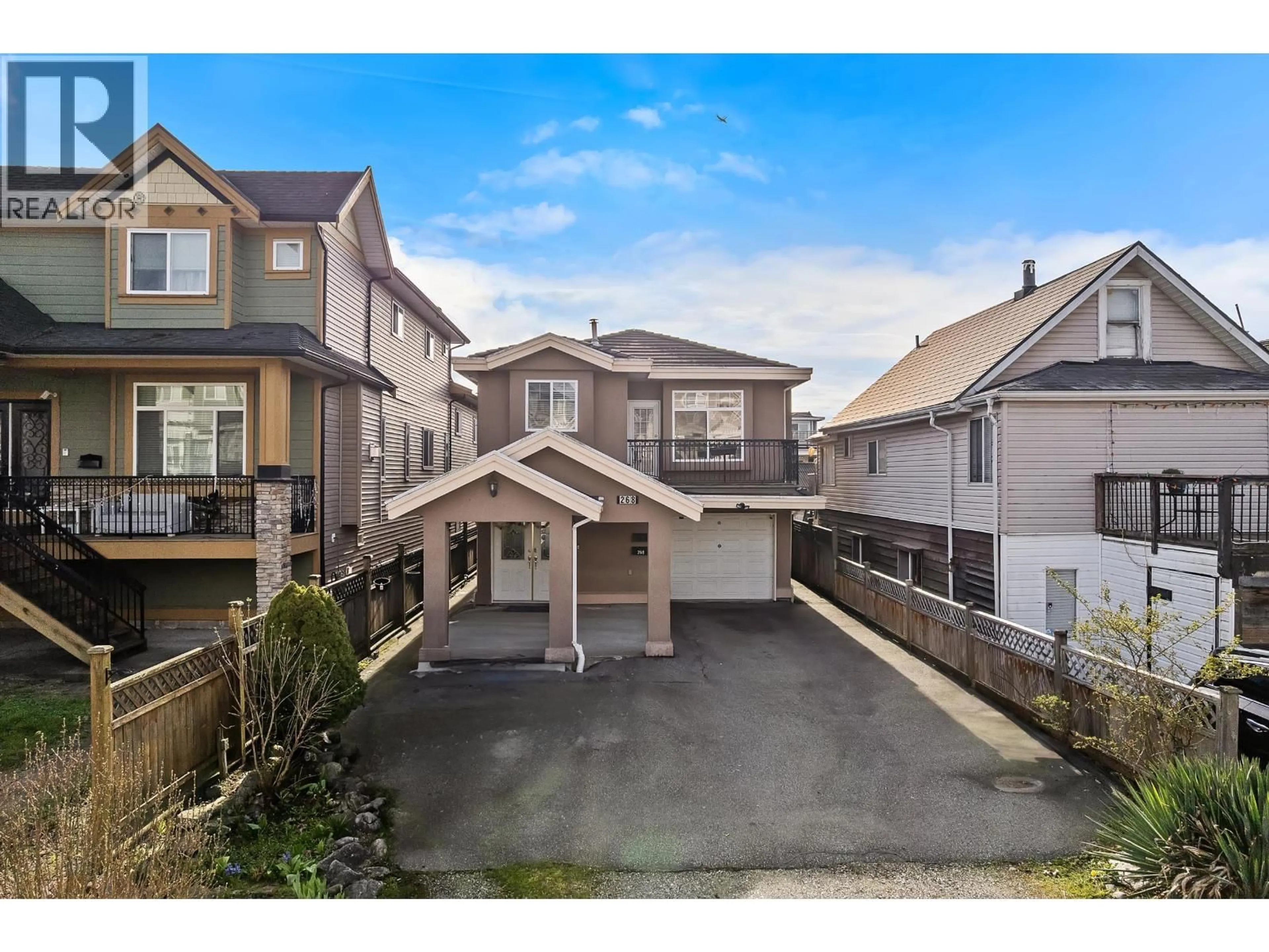 A pic from outside/outdoor area/front of a property/back of a property/a pic from drone, street for 268 HAMPTON STREET, New Westminster British Columbia V3M5L9