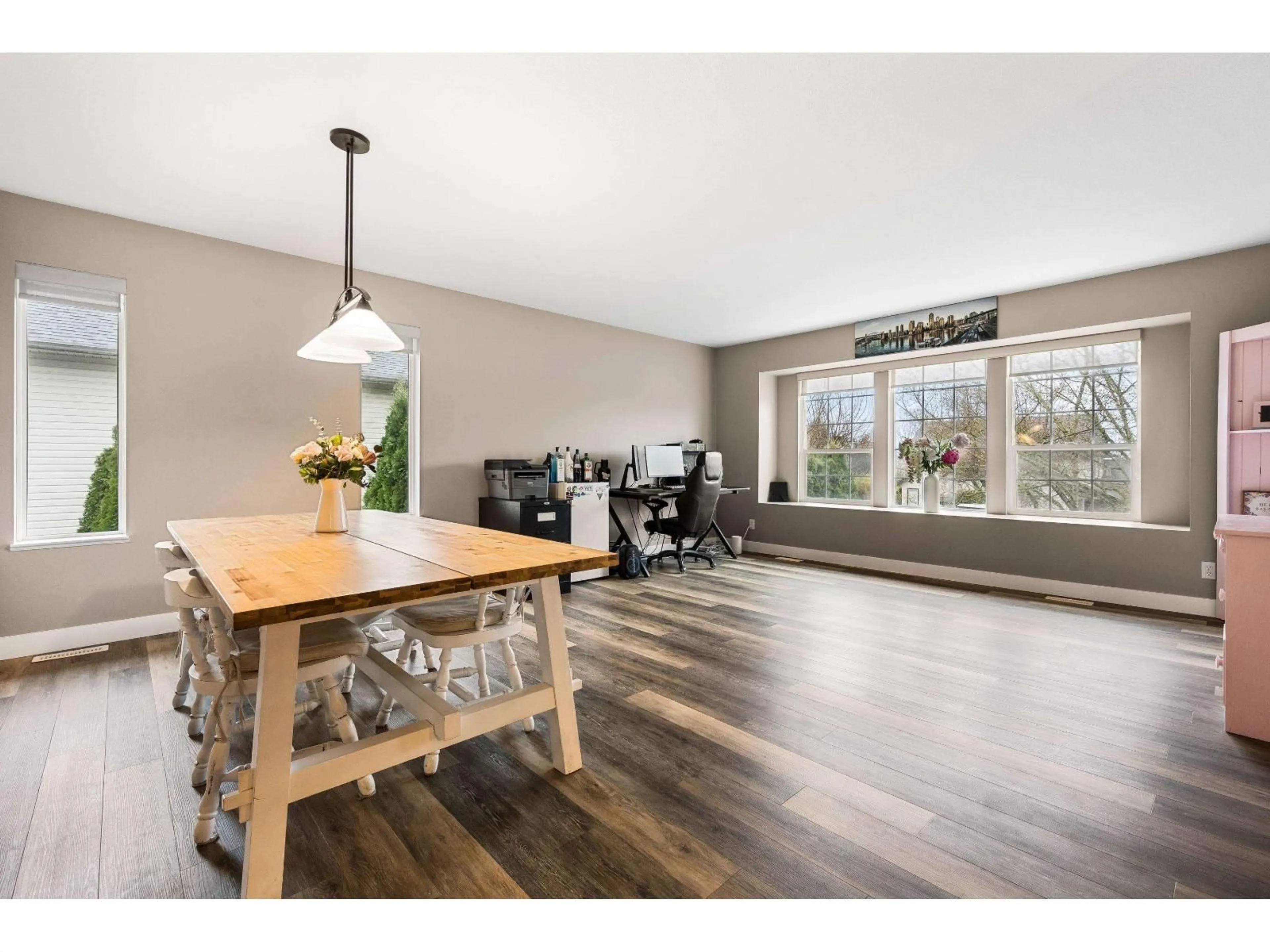 Open concept kitchen, wood/laminate floor for 5642 THORNHILL STREET, Chilliwack British Columbia V2R3Y7